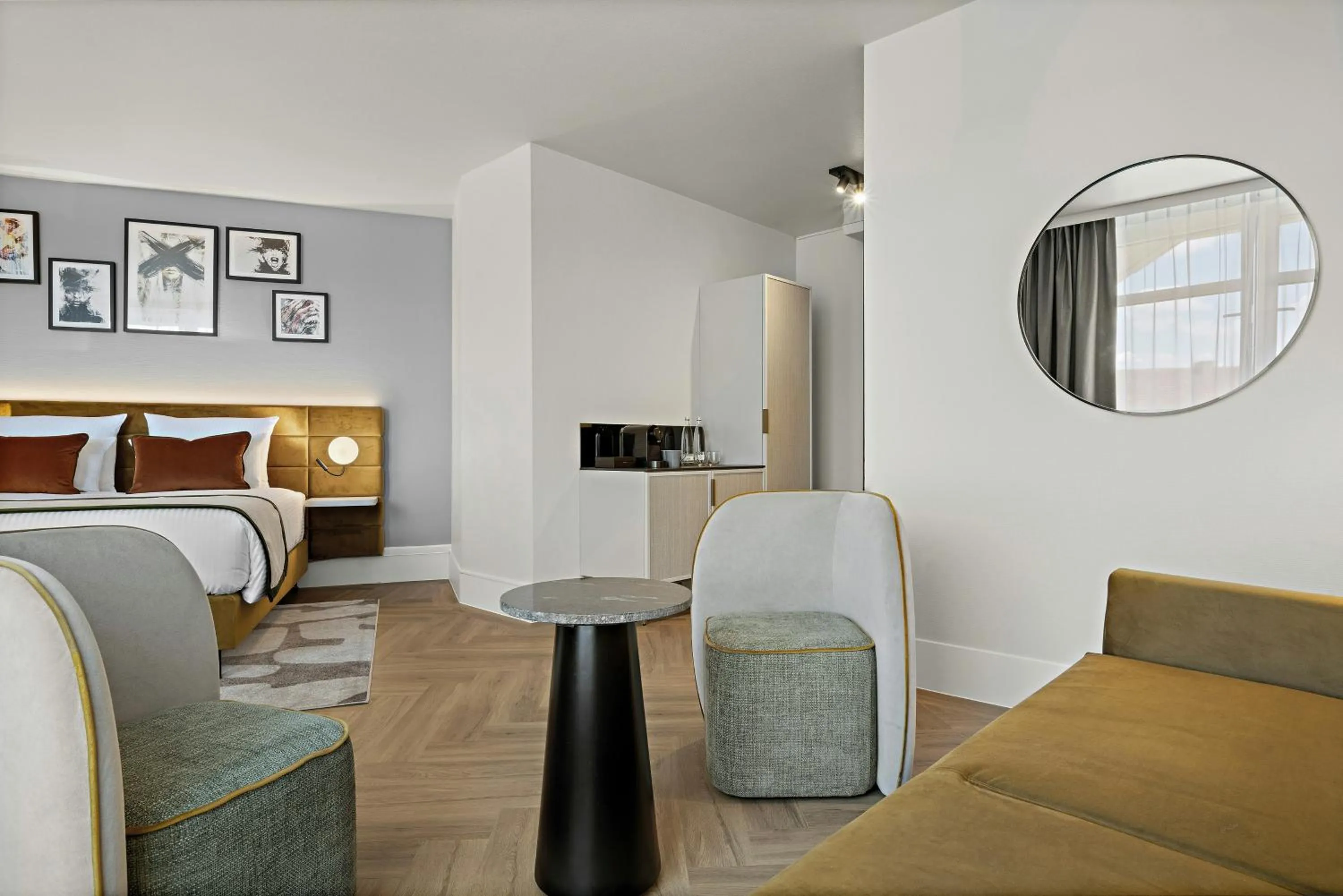 Bedroom, Bed in Leonardo Hotel Mainz