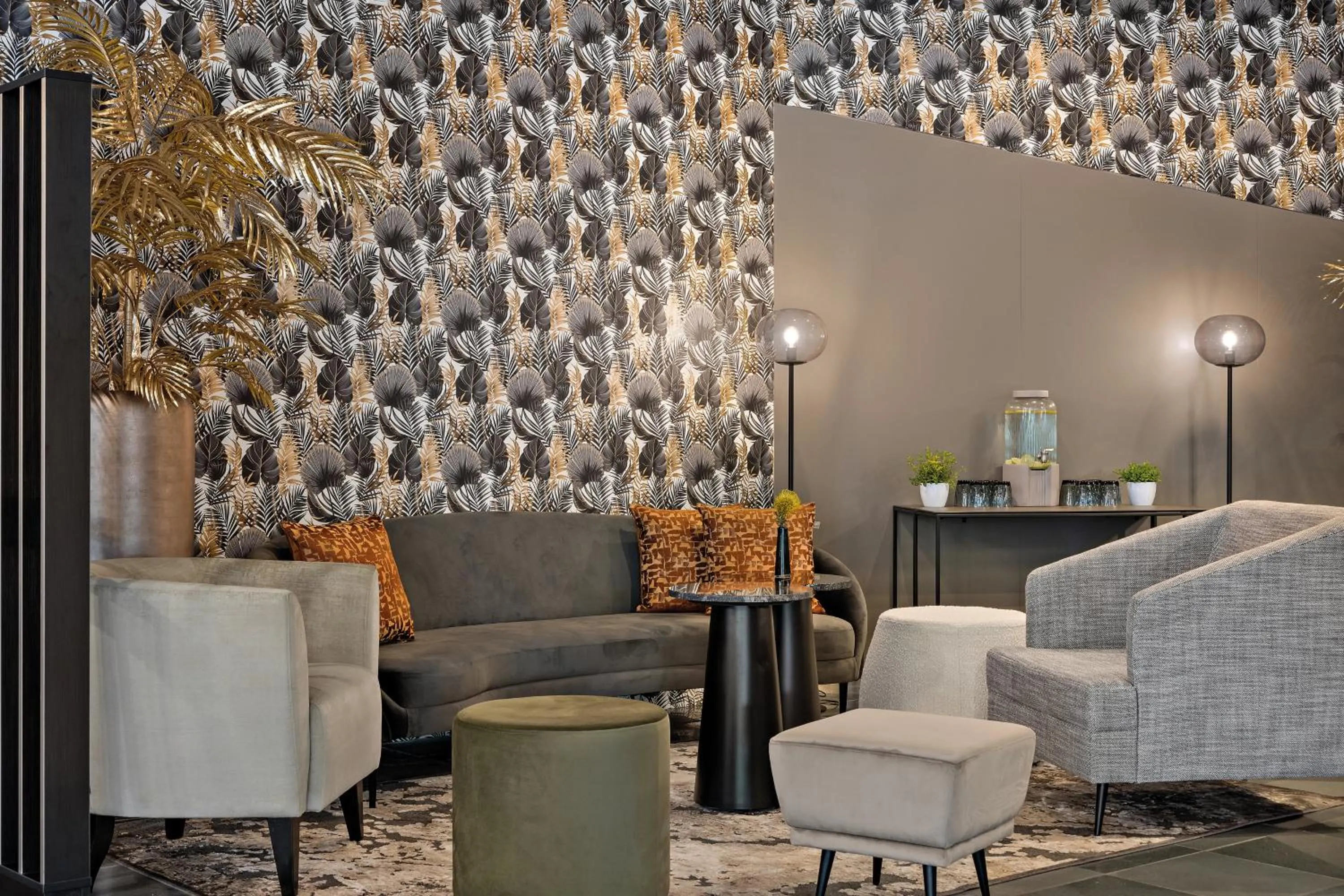 Lobby or reception in Leonardo Hotel Mainz