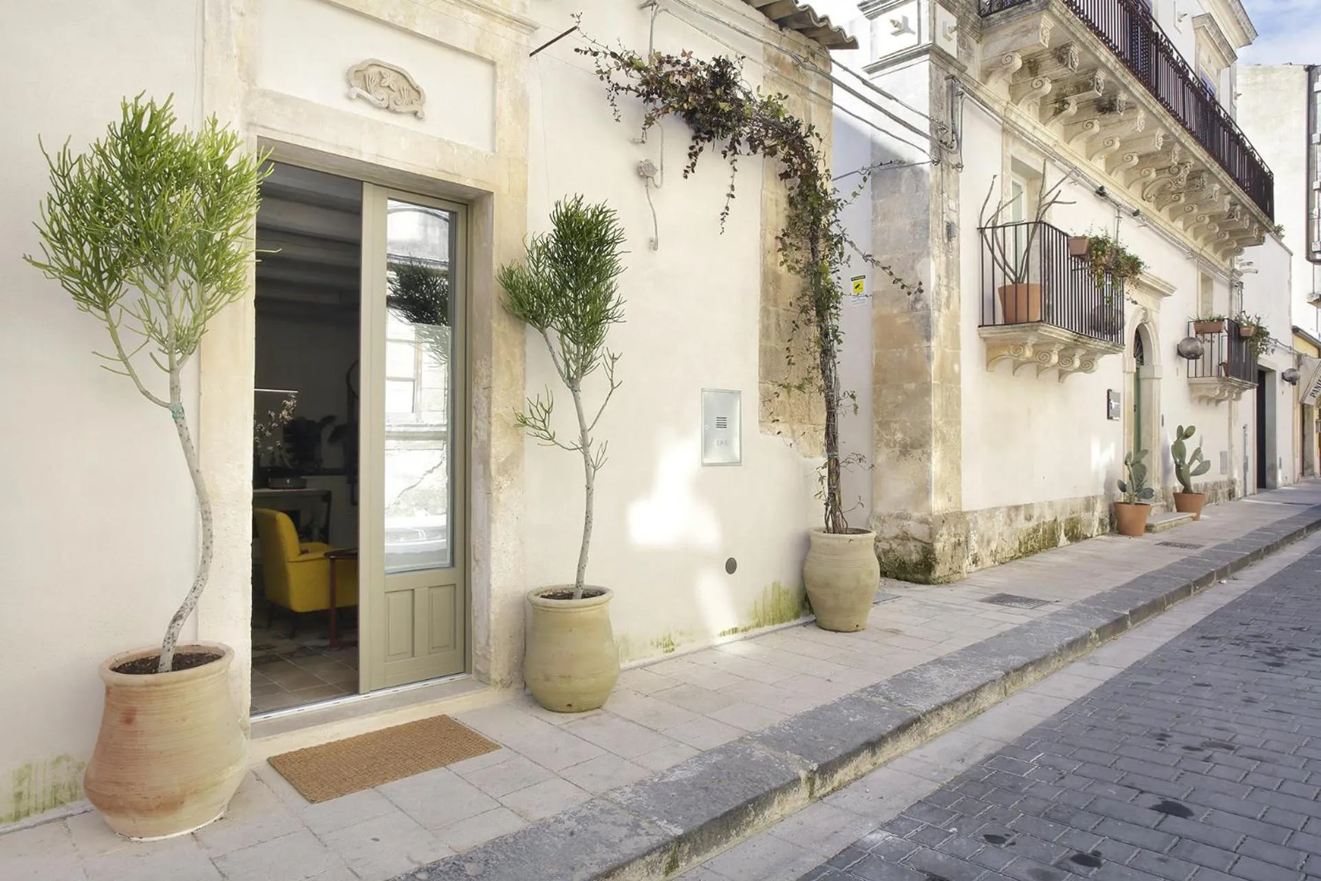 Facade/entrance in Nicotera Apartment