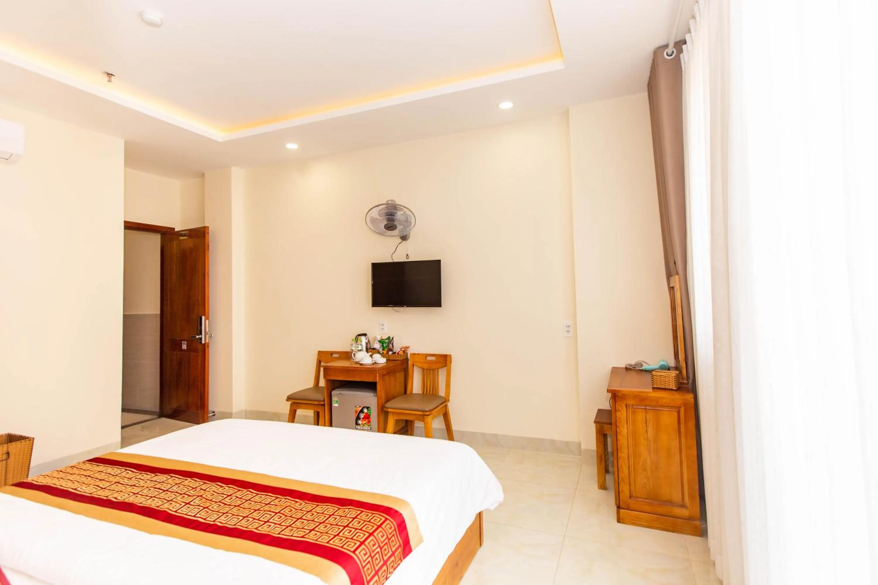 Photo of the whole room, Bed in Dong Do Airport Hotel