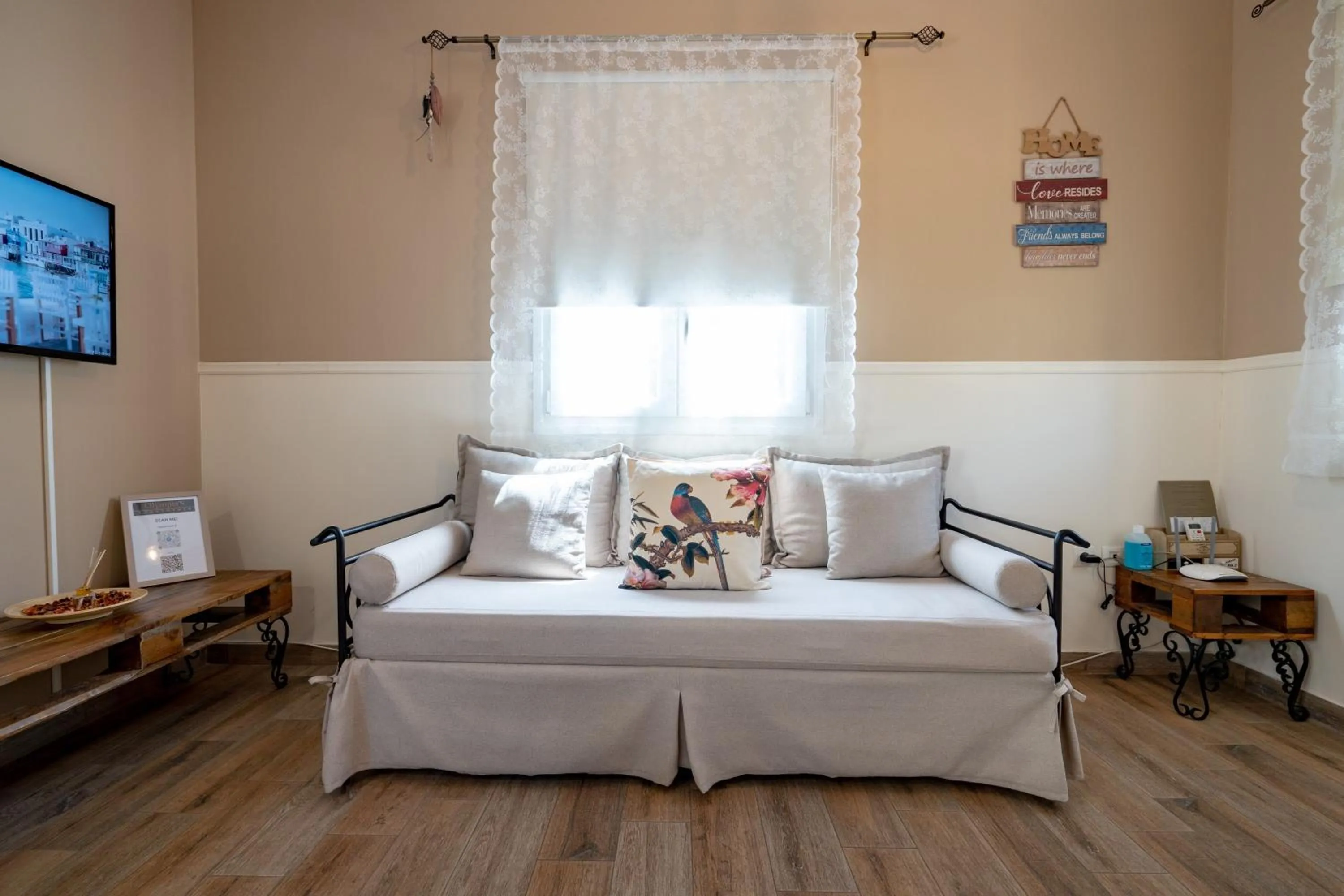 Living room, Bed in Olympia's Apartments by Traser