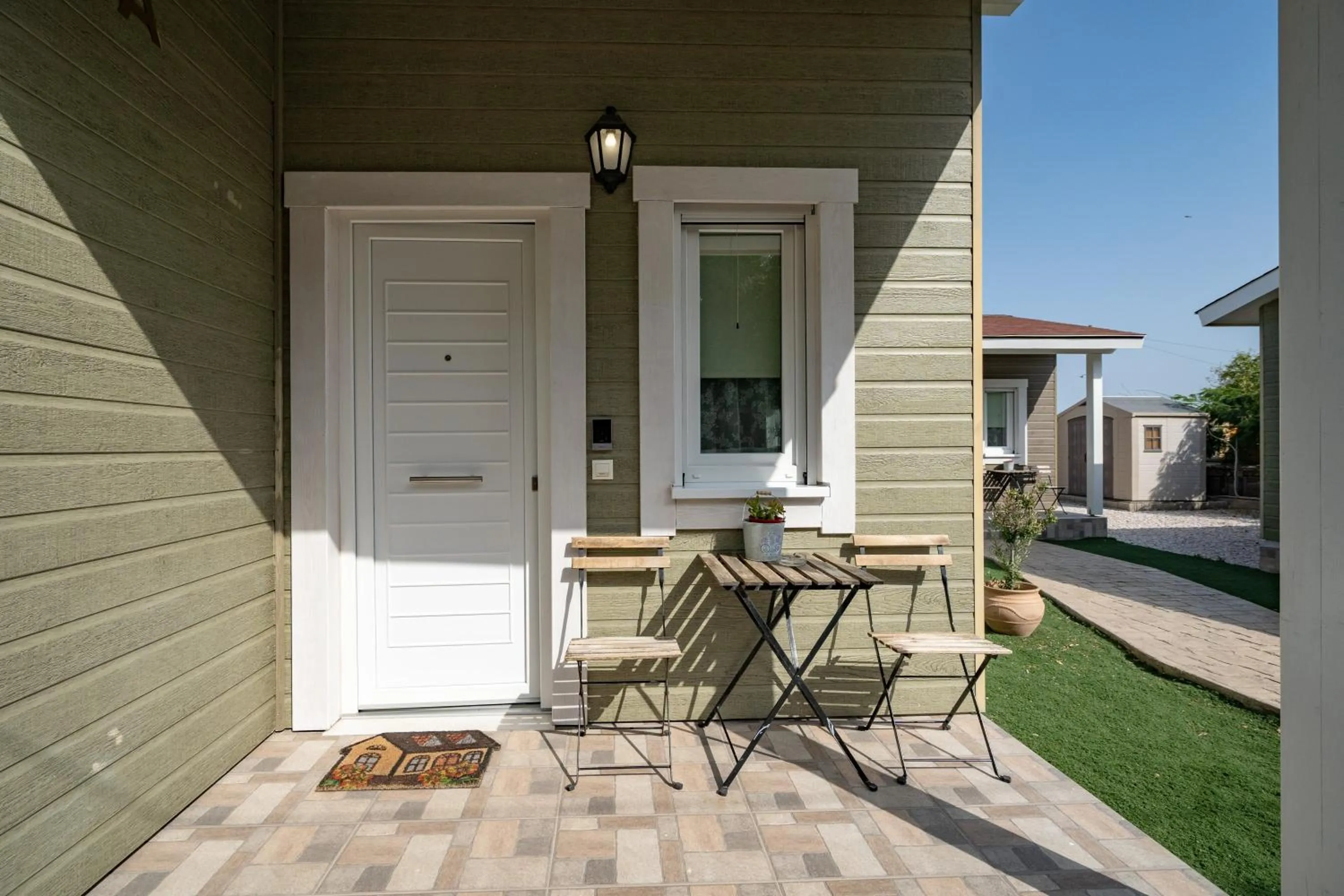 Balcony/Terrace in Olympia's Apartments by Traser