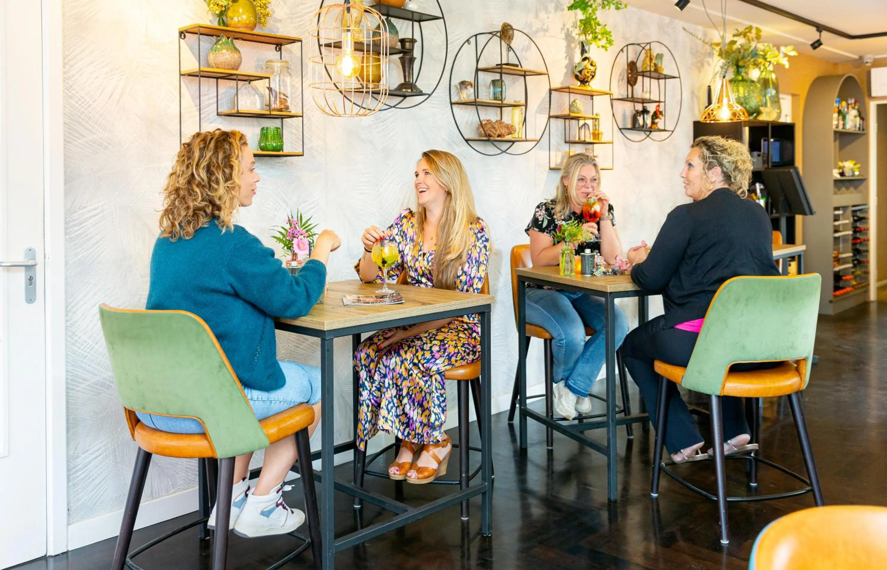 Restaurant/places to eat in De Maasparel Nextdoor Maassuites