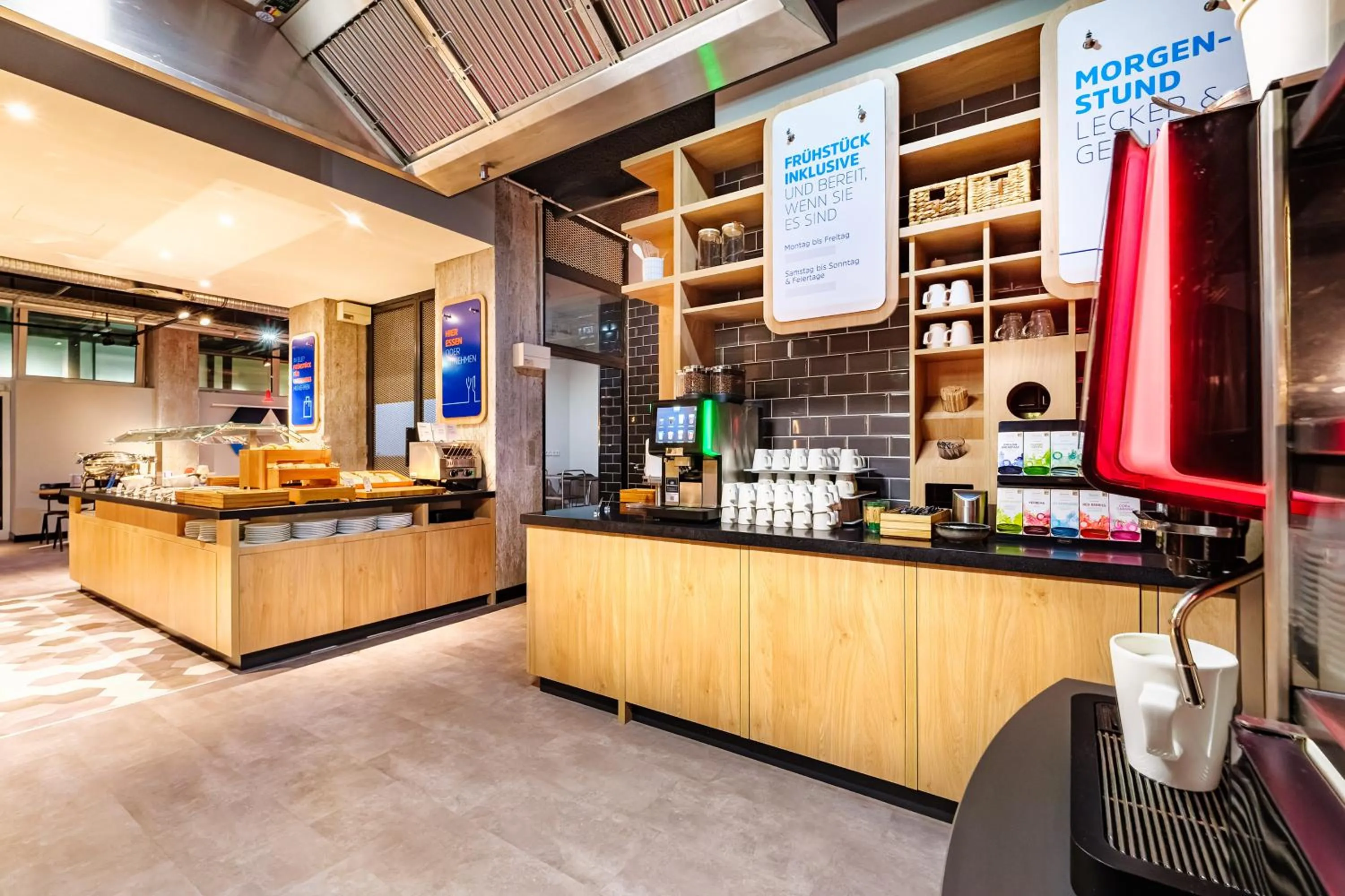 Restaurant/places to eat in Holiday Inn Express Dresden Zentrum by IHG