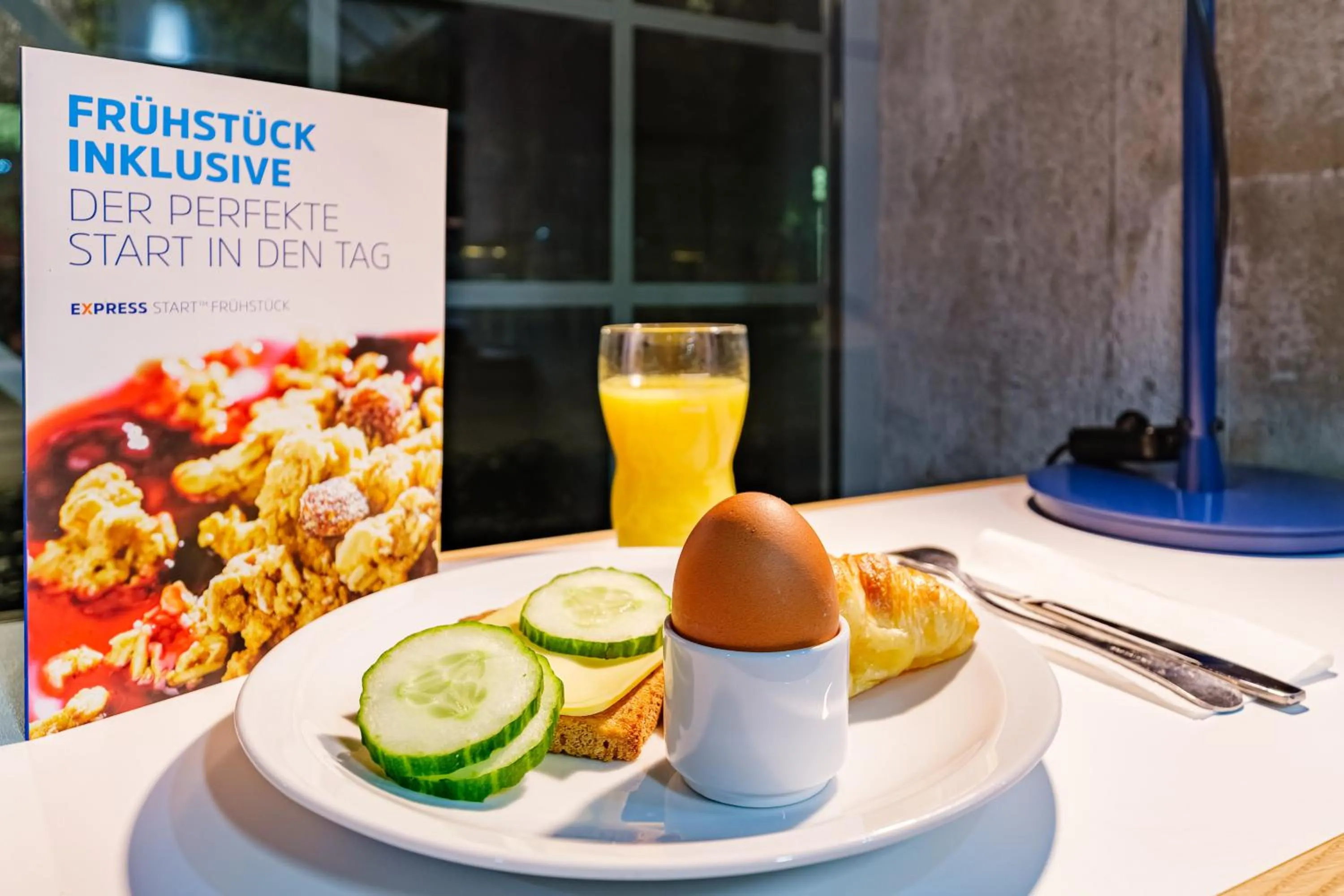 Restaurant/places to eat in Holiday Inn Express Dresden Zentrum by IHG