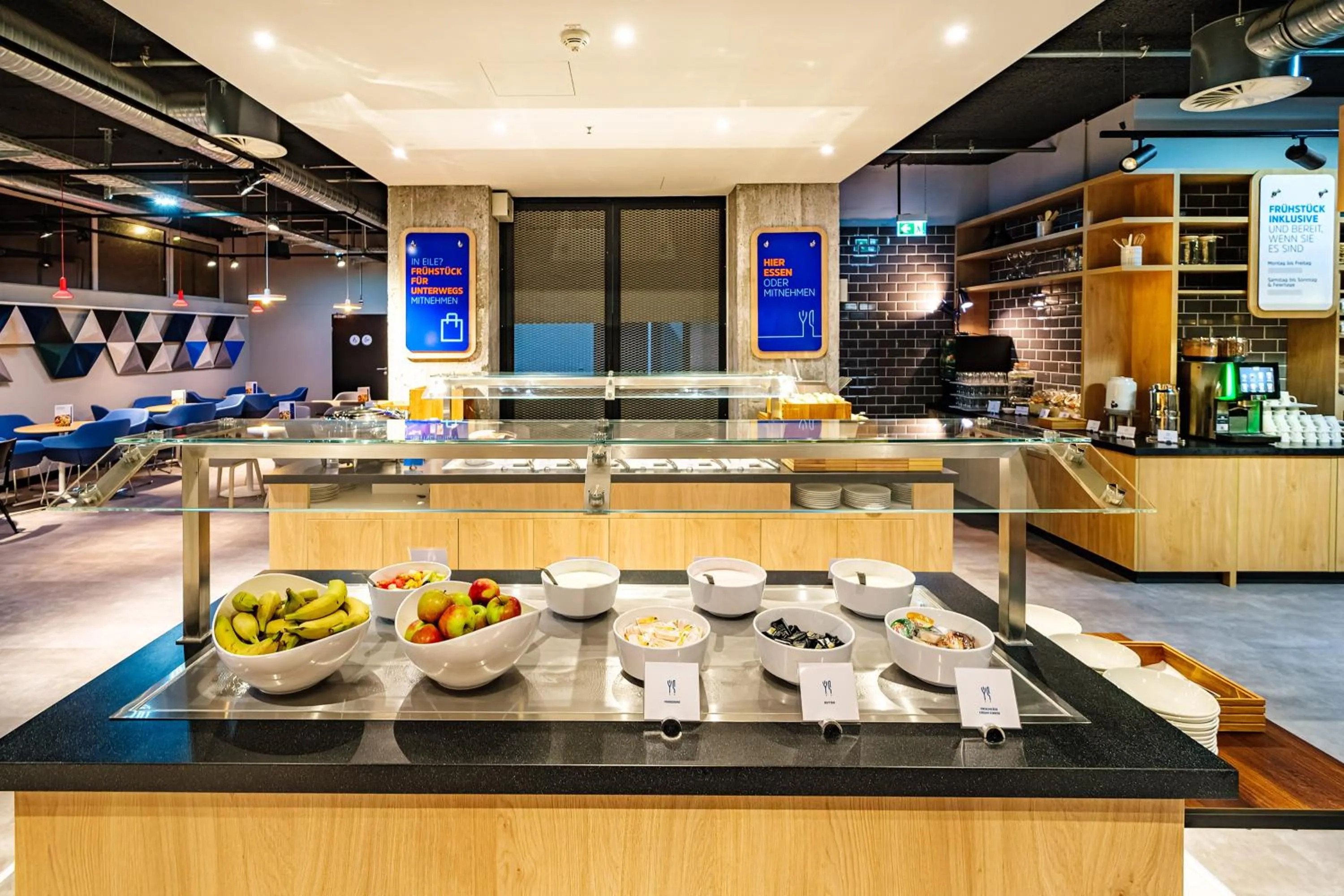 Restaurant/places to eat in Holiday Inn Express Dresden Zentrum by IHG