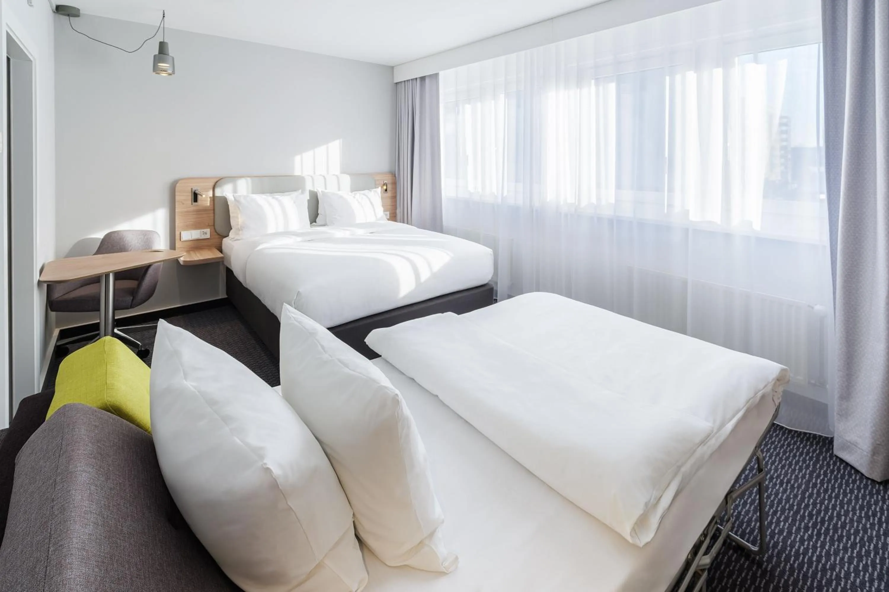 Photo of the whole room, Bed in Holiday Inn Express Dresden Zentrum by IHG