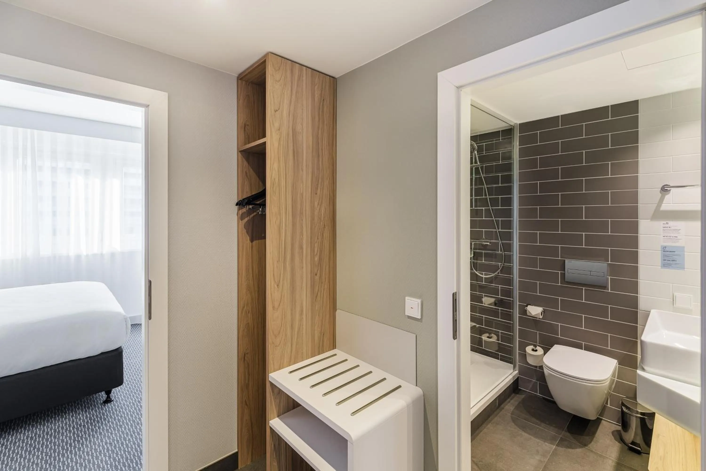 Photo of the whole room, Bed in Holiday Inn Express Dresden Zentrum by IHG