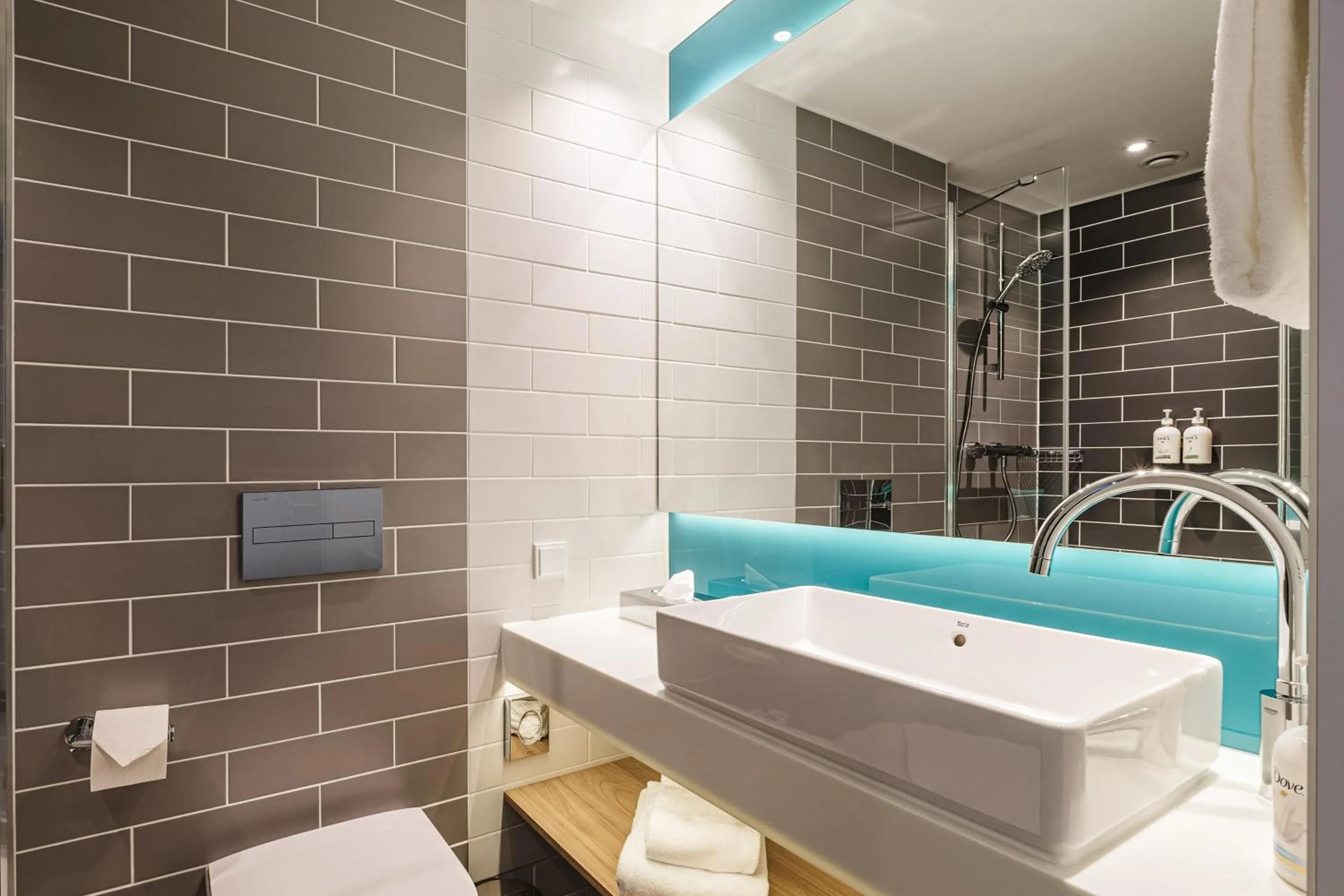 Bathroom in Holiday Inn Express Dresden Zentrum by IHG