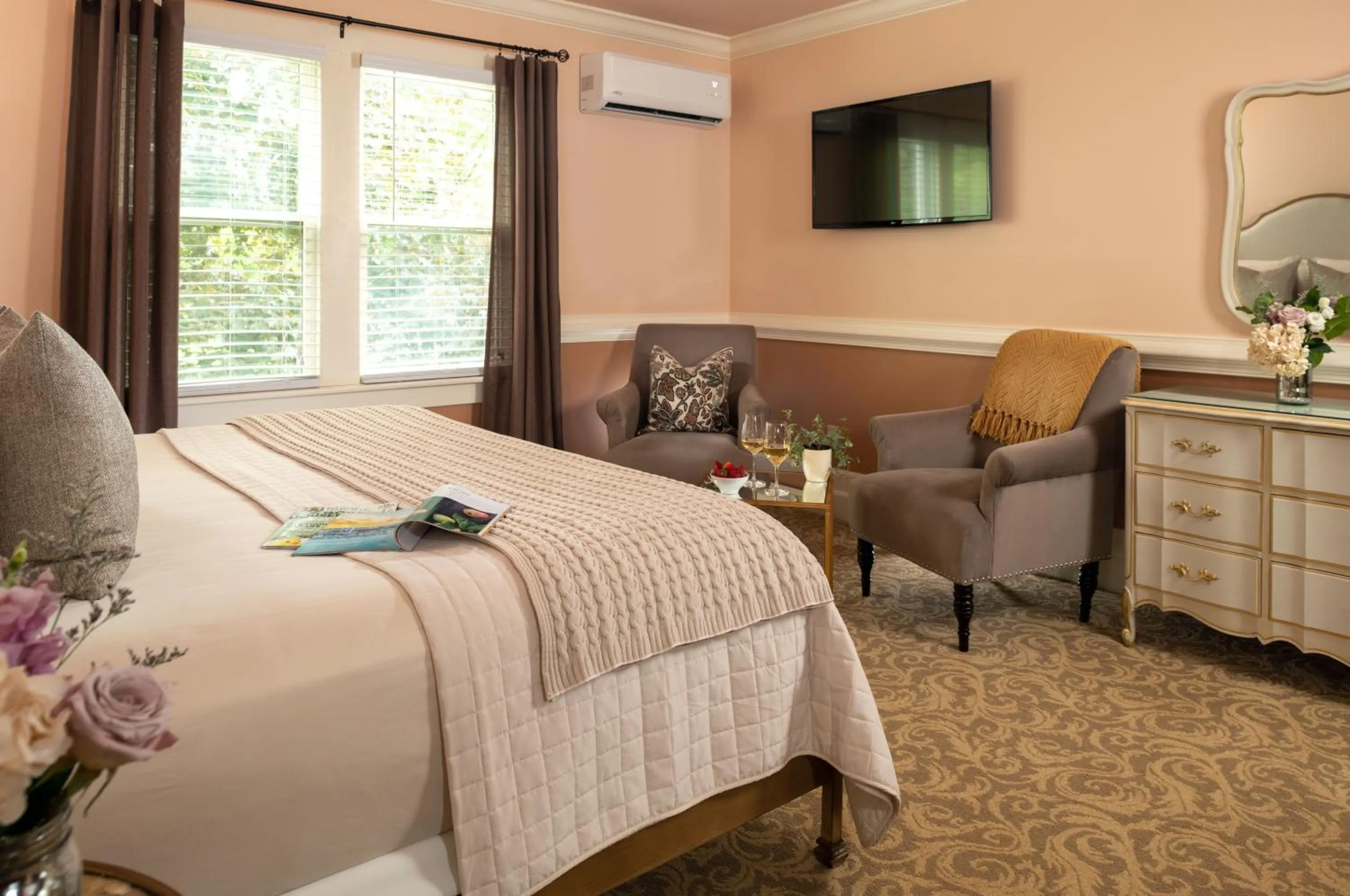 King Room with Spa Bath in The Jacqueline House