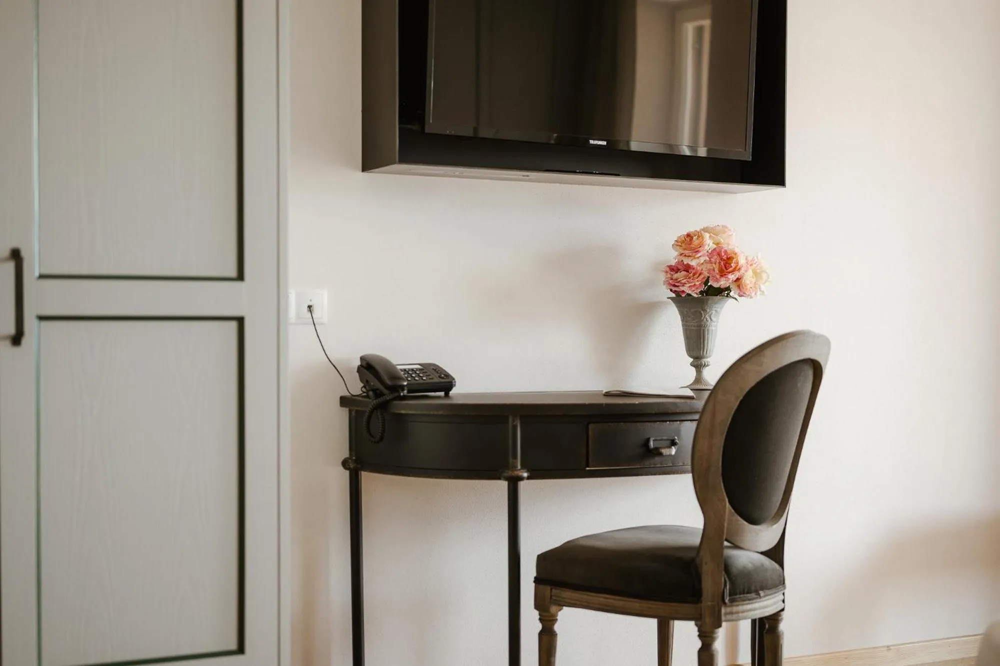 Decorative detail in Ansitz am Eck by Hotel Pernhof