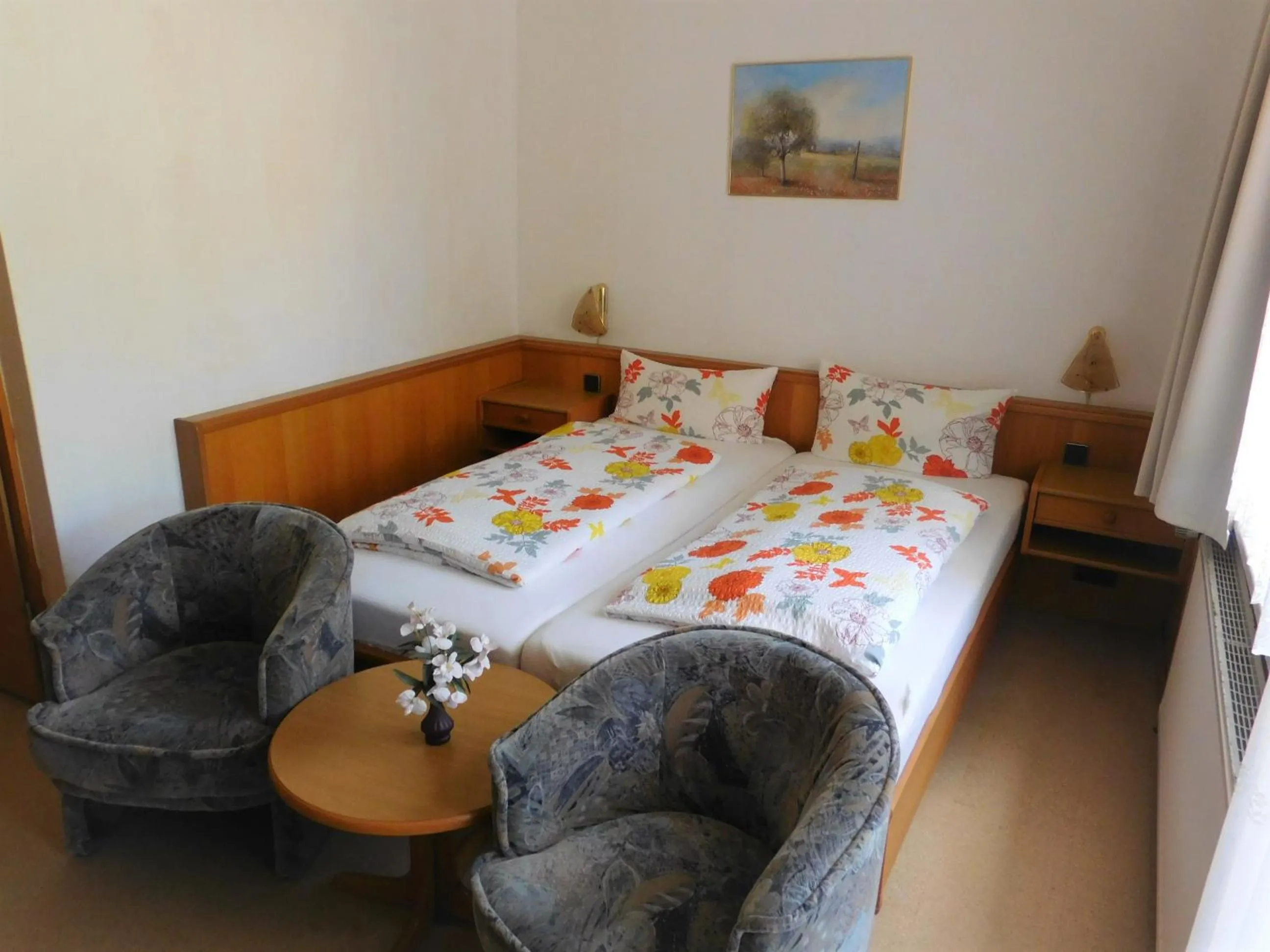 Photo of the whole room, Bed in Hotel Pension am Kurmittelhaus