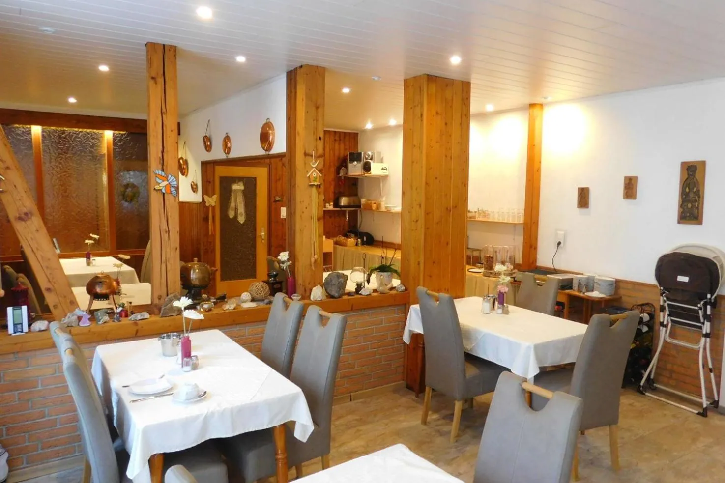 Buffet breakfast in Hotel Pension am Kurmittelhaus