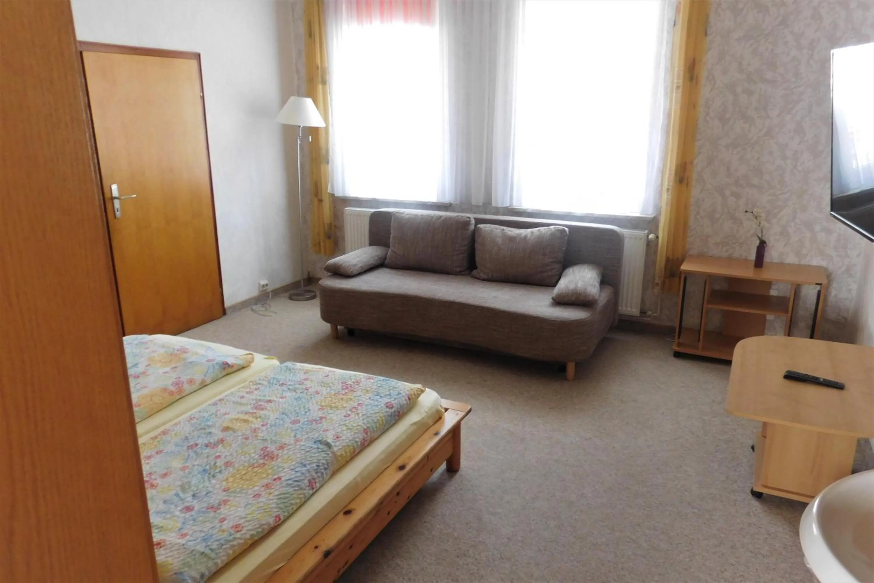 Photo of the whole room in Hotel Pension am Kurmittelhaus