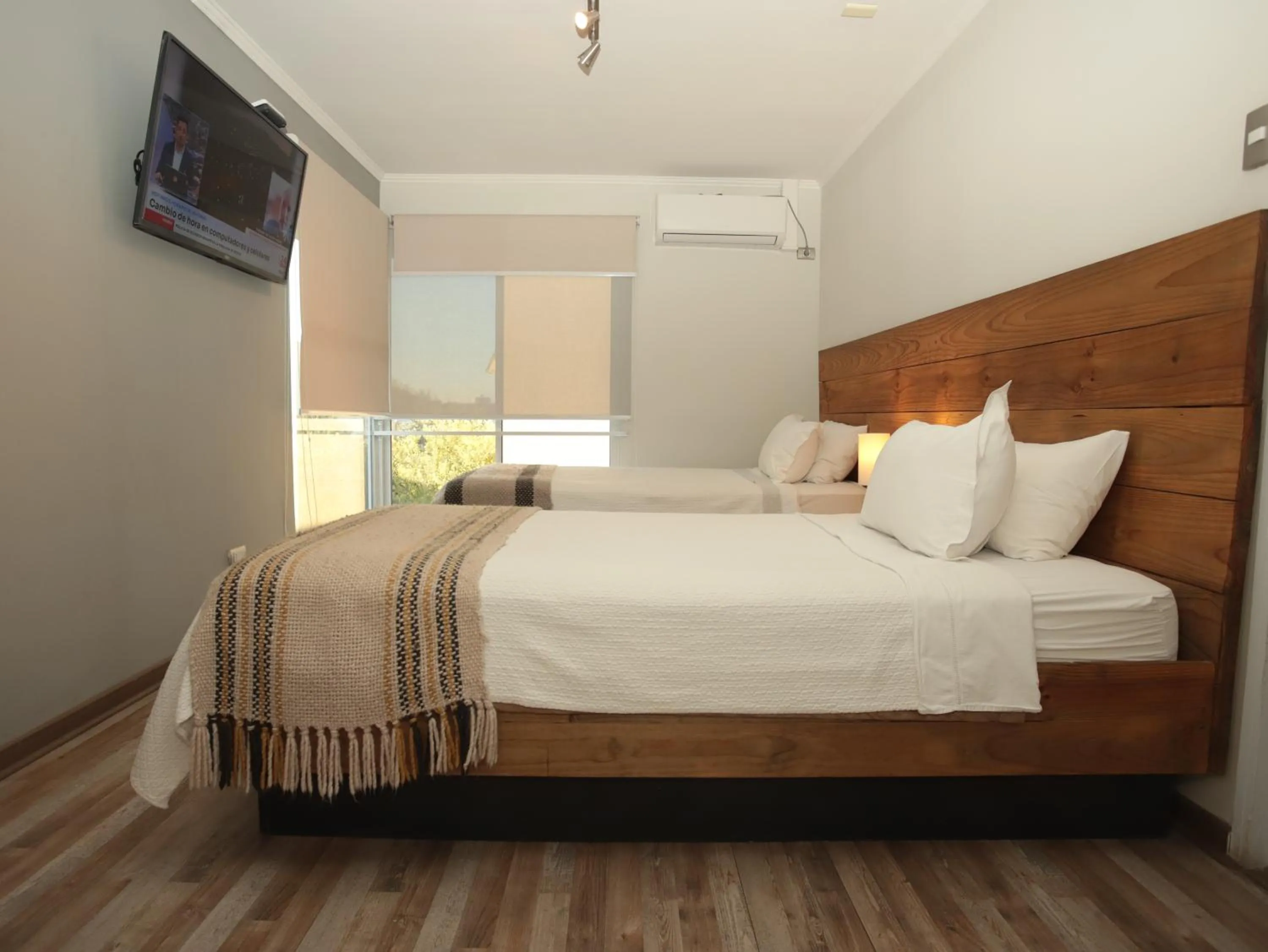 Communal lounge/ TV room, Bed in De Triana Hotel