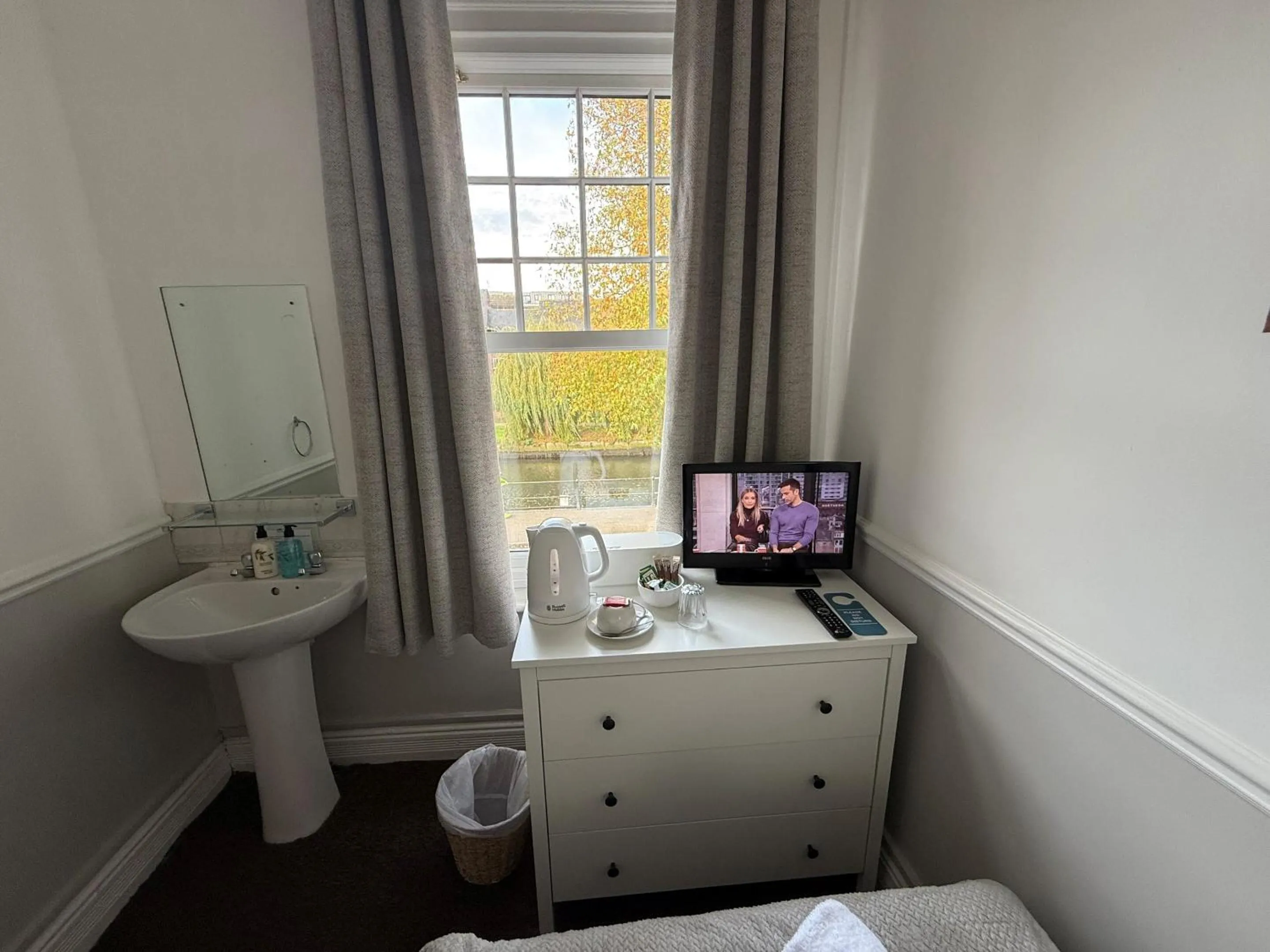 Bedroom in Central Hotel