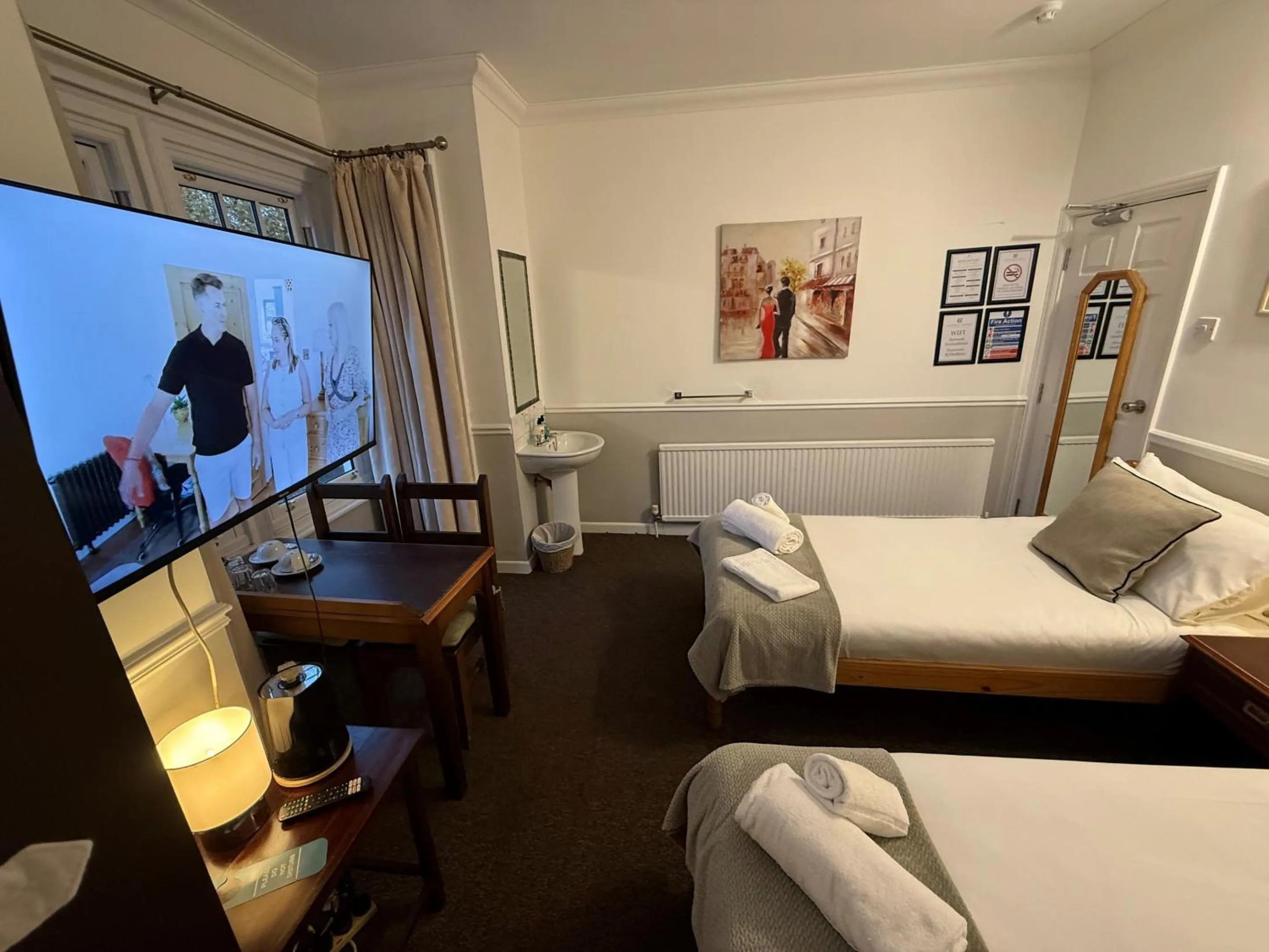 Bedroom, Bed in Central Hotel