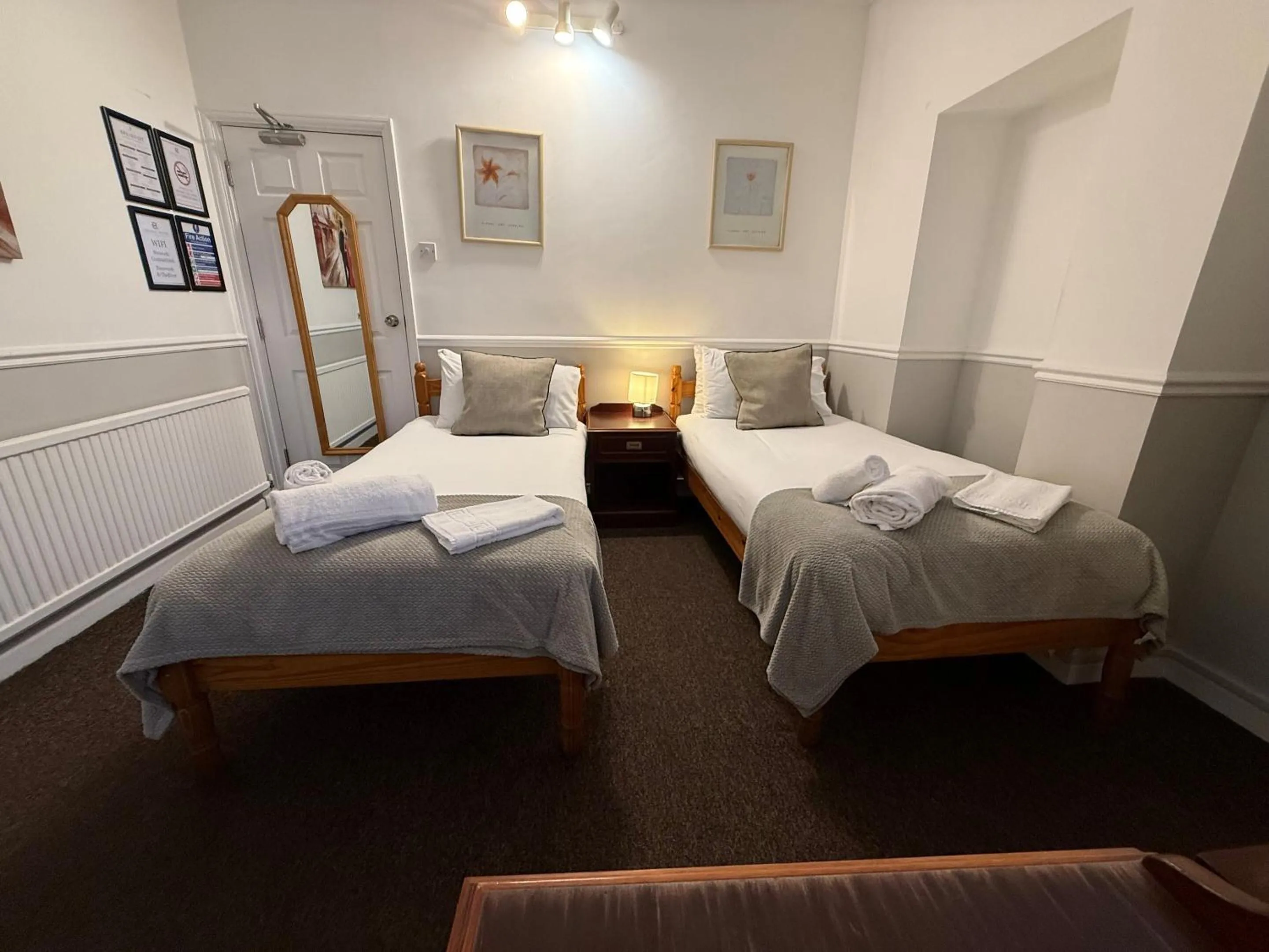 Bedroom, Bed in Central Hotel