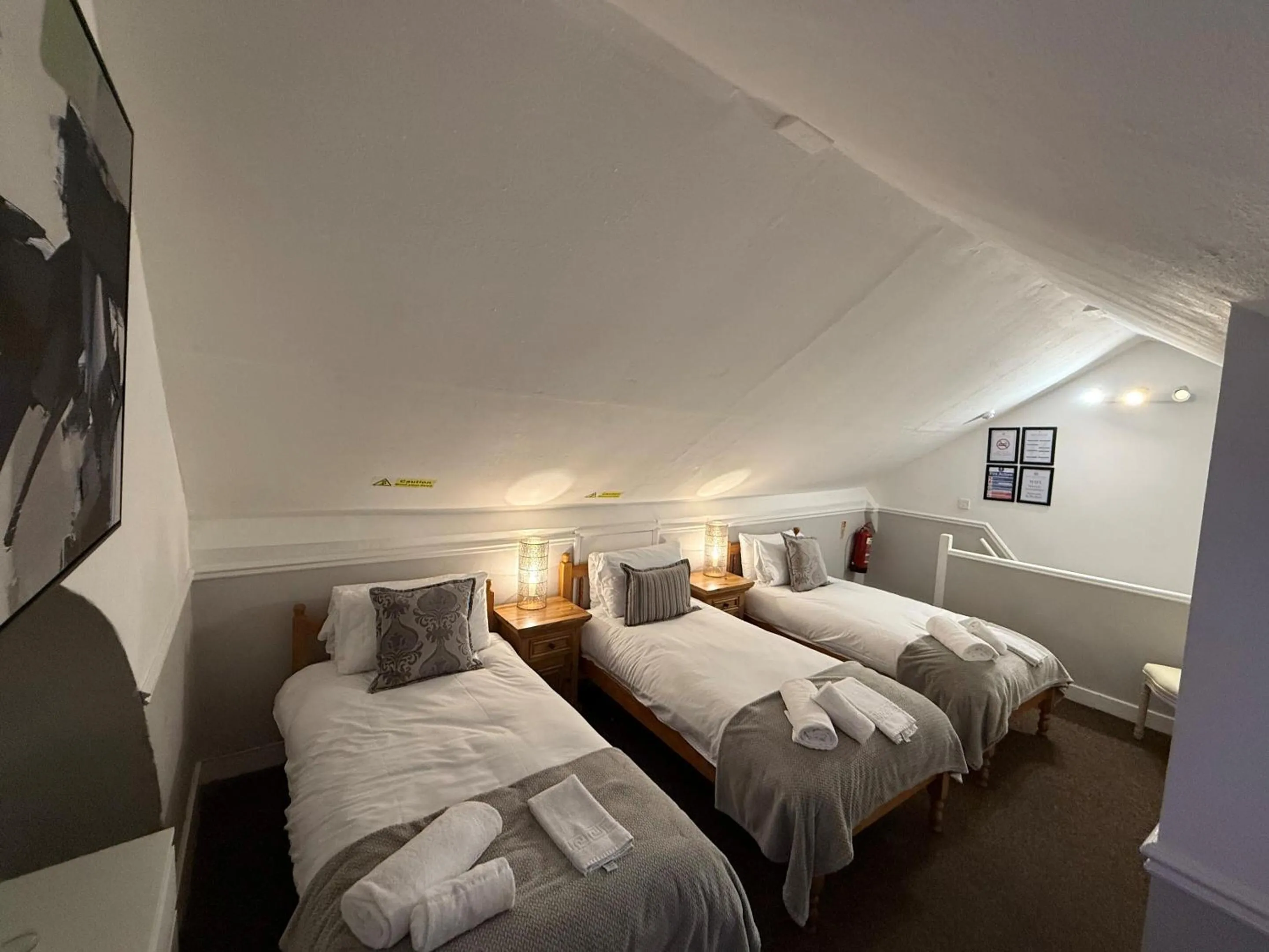 Bedroom, Bed in Central Hotel