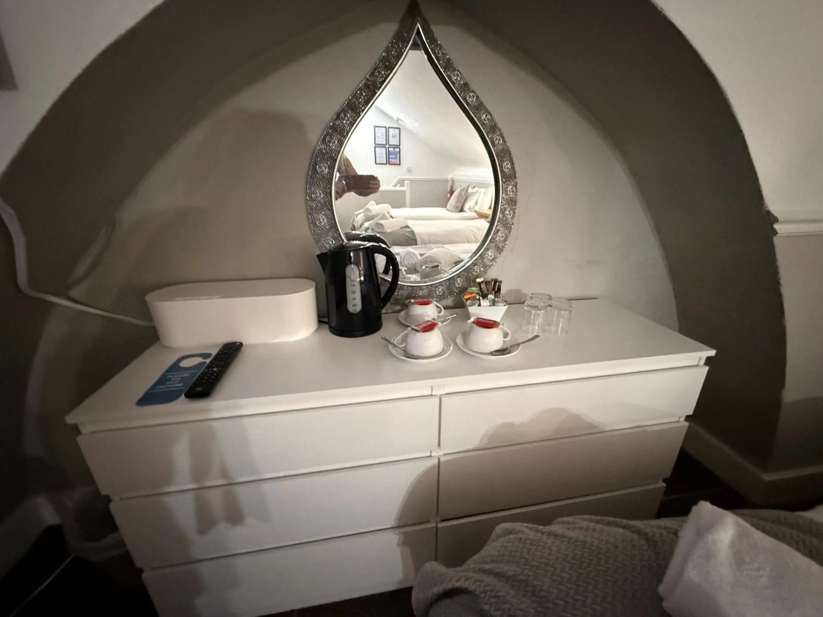 Bedroom, Bed in Central Hotel