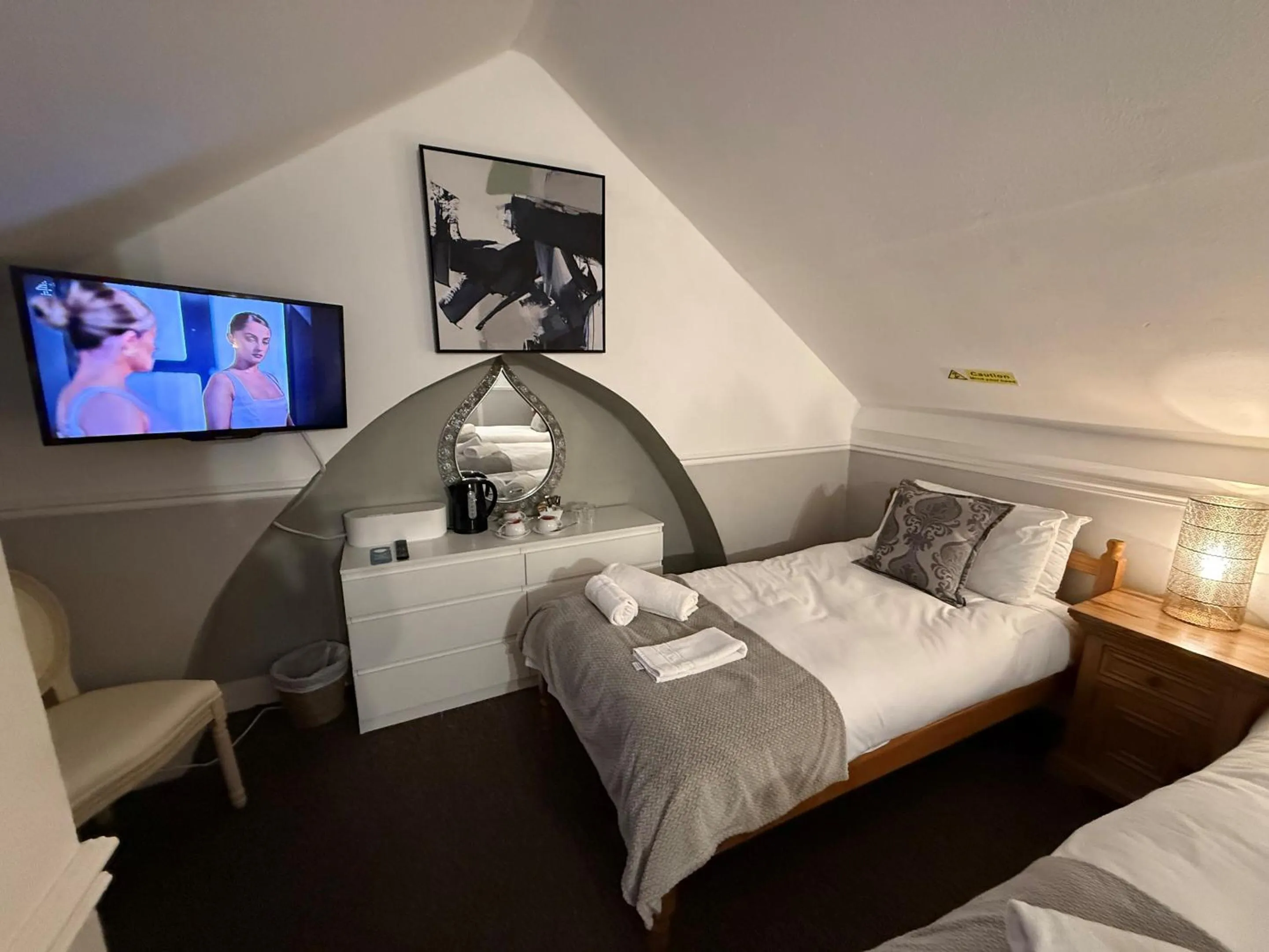 Bedroom, Bed in Central Hotel