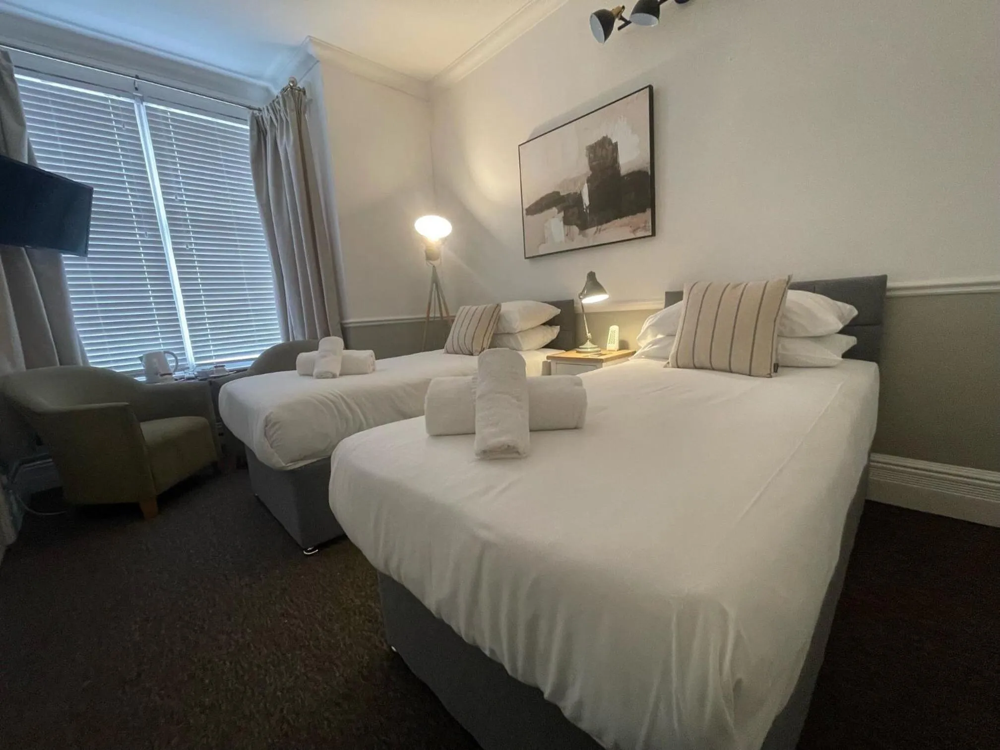 Bedroom, Bed in Central Hotel