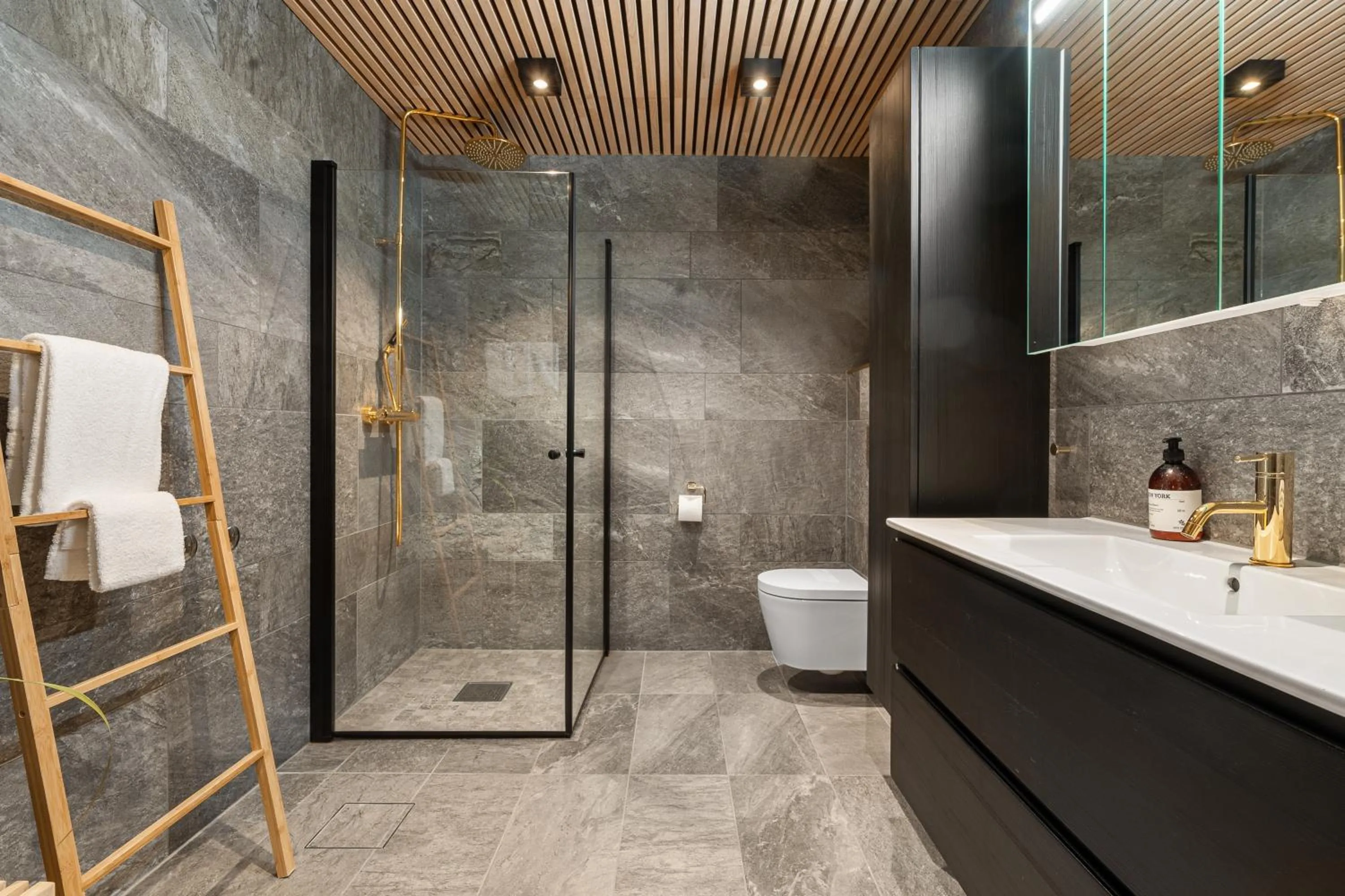 Shower in Enter Tromsø - Exclusive Apartments
