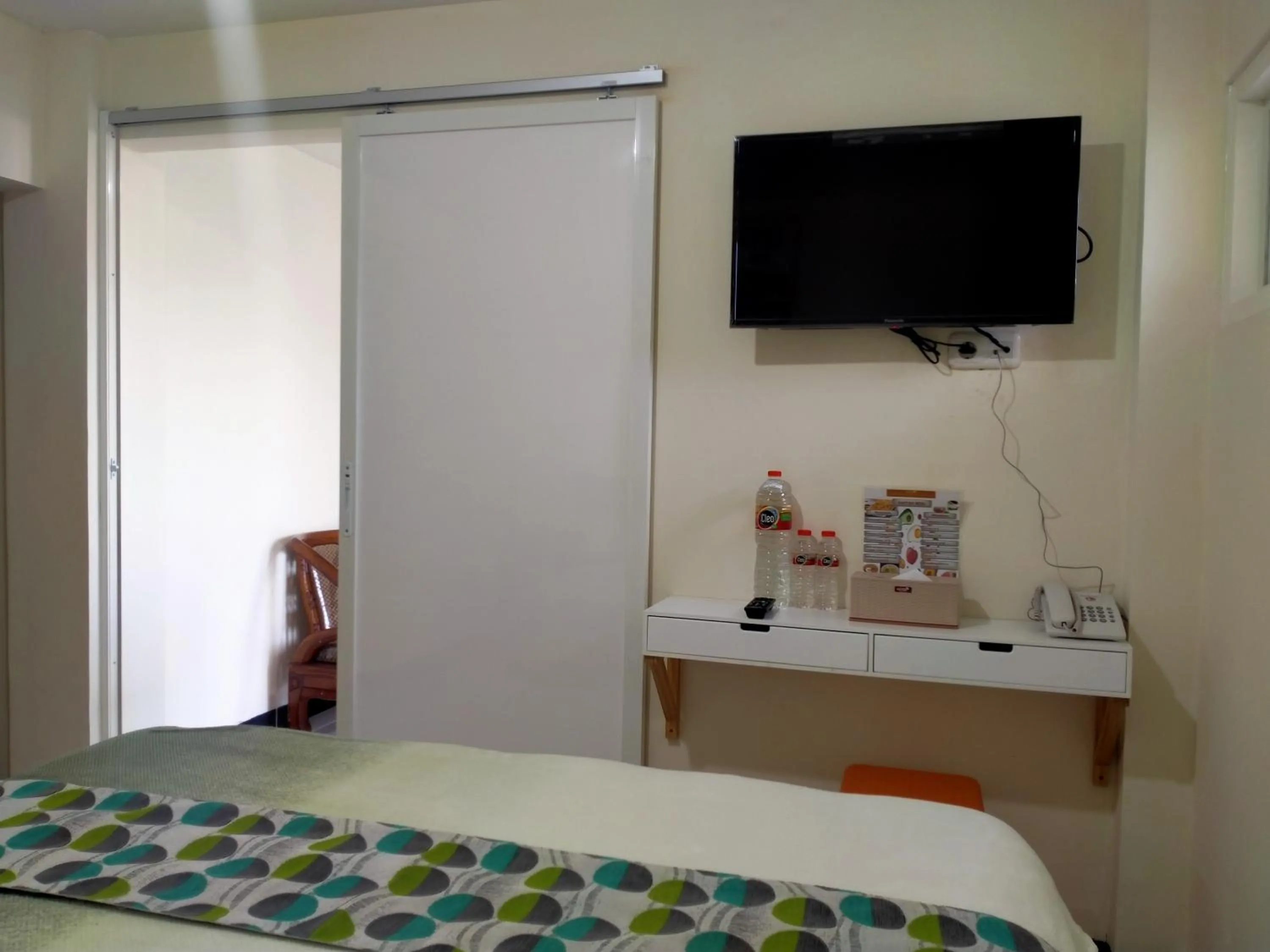 Bed in GRANADA INN PALU