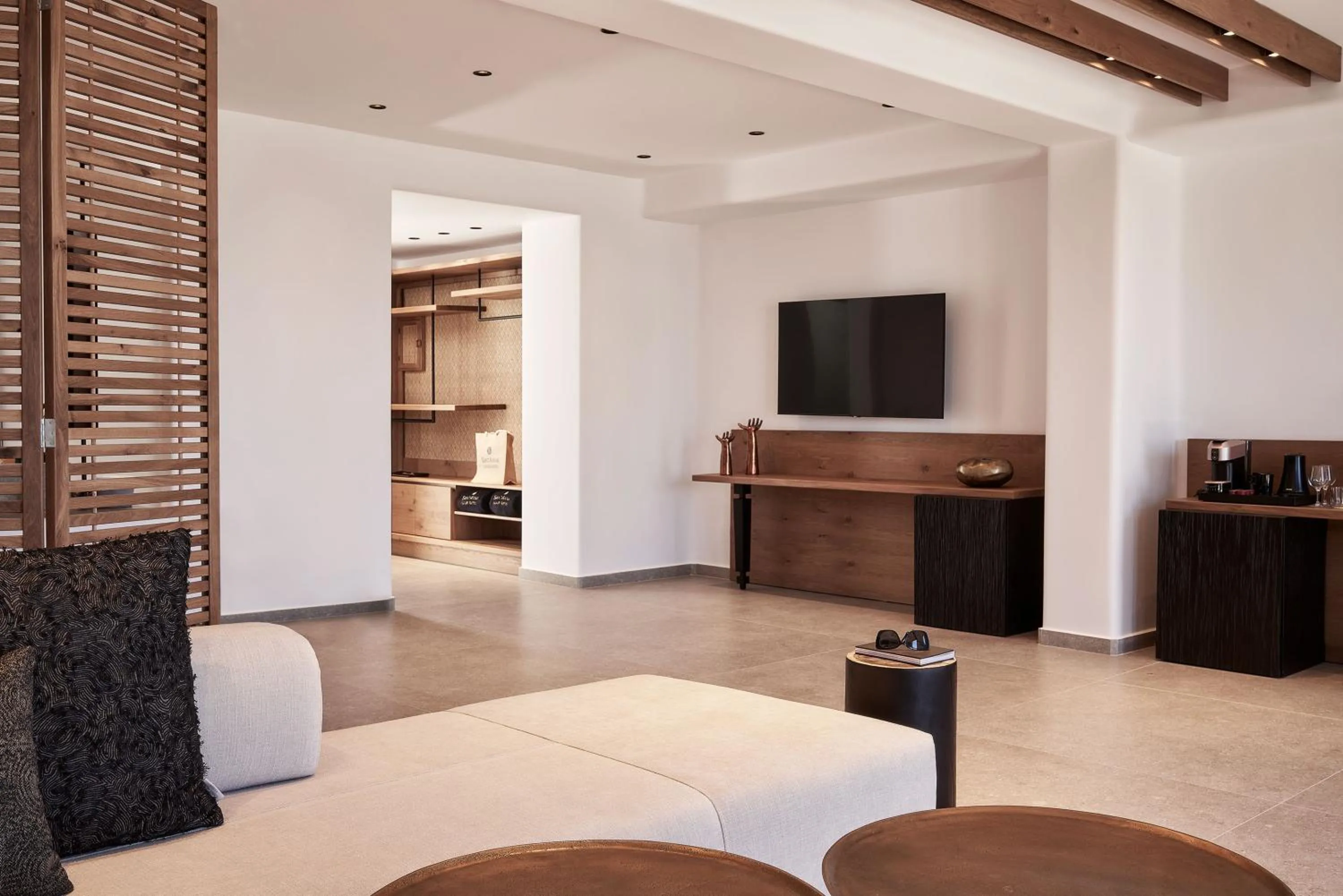 TV and multimedia in SantAnna Luxury Suites