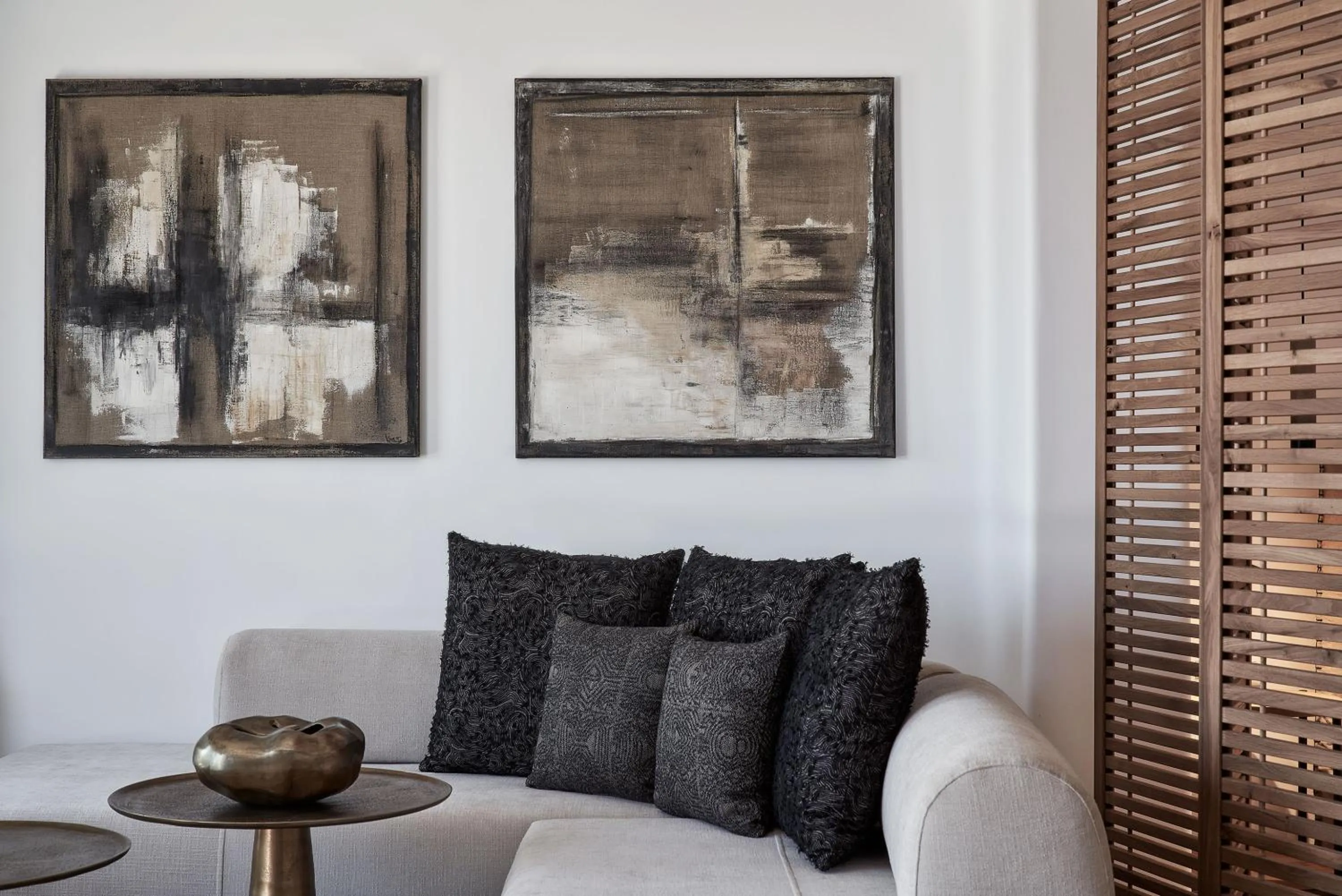 Seating area in SantAnna Luxury Suites