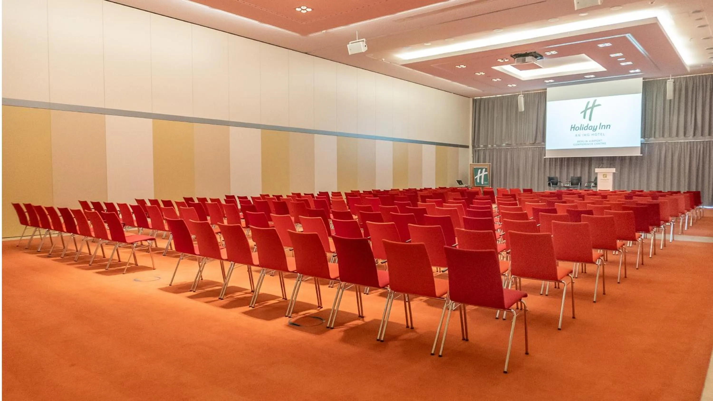 Meeting/conference room in Holiday Inn Berlin Airport - Conference Centre by IHG