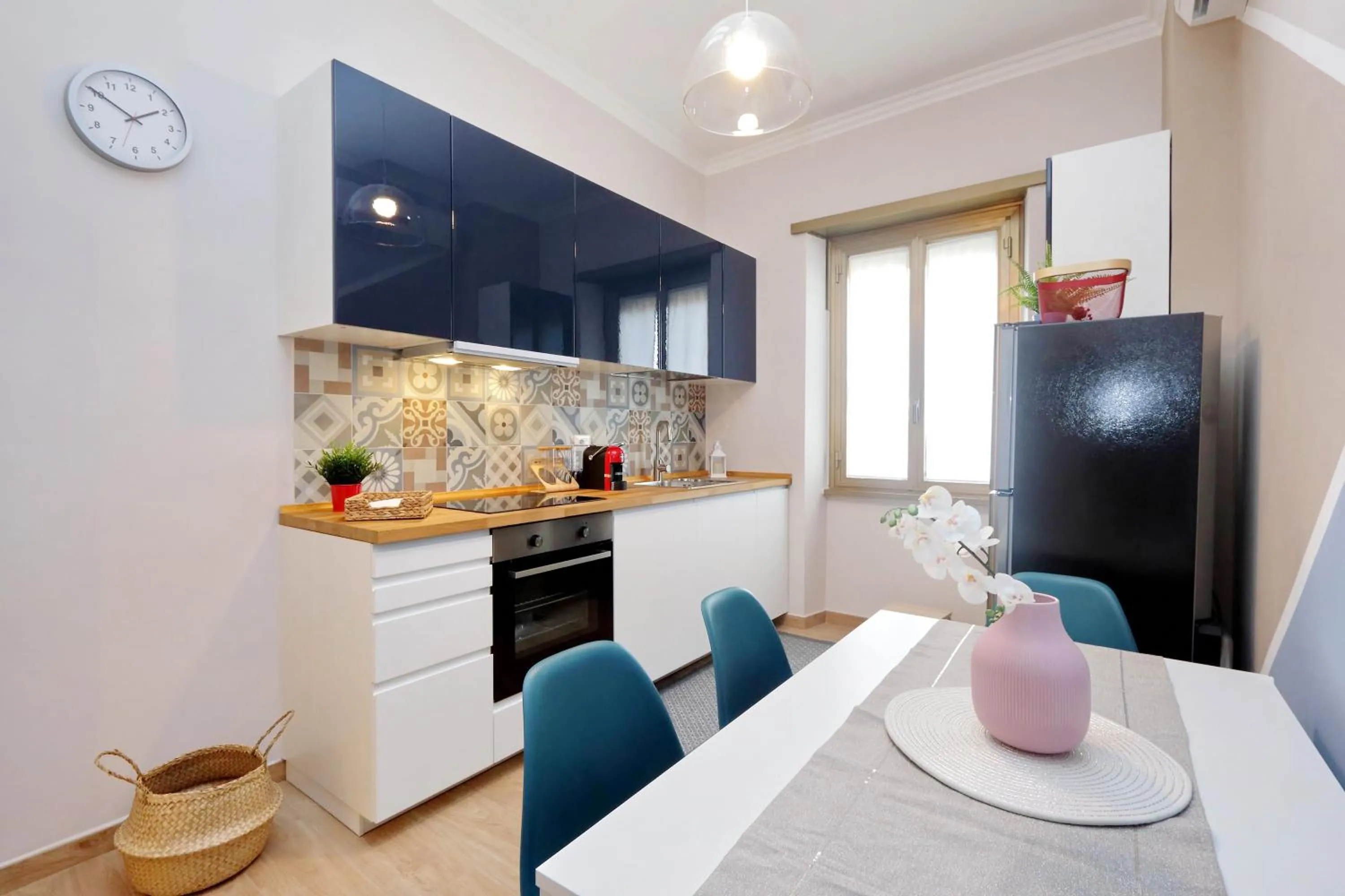 Elegant 3-Bed Apartment 10' Termini Wi-Fi AC