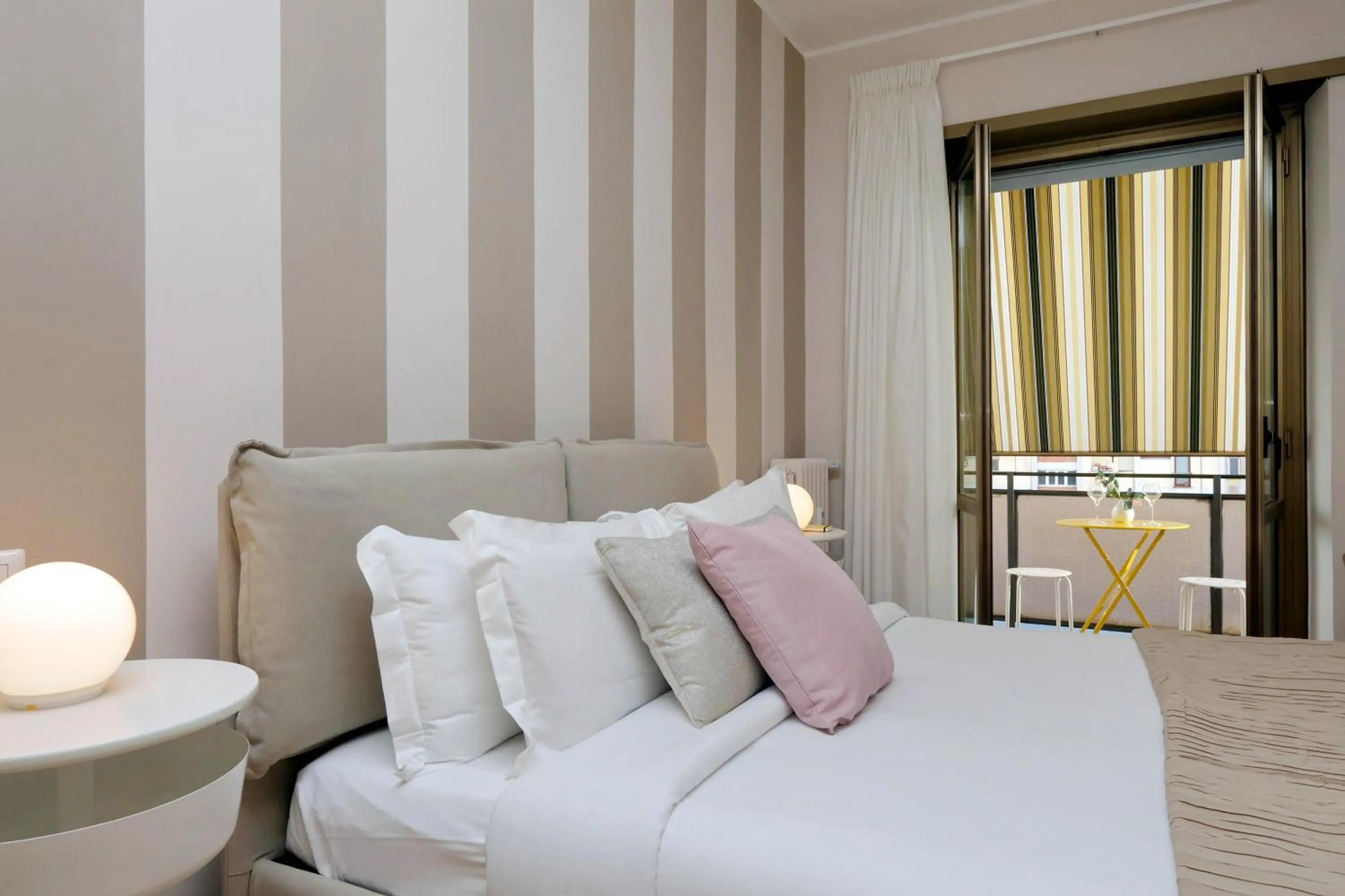 Elegant 3-Bed Apartment 10' Termini Wi-Fi AC