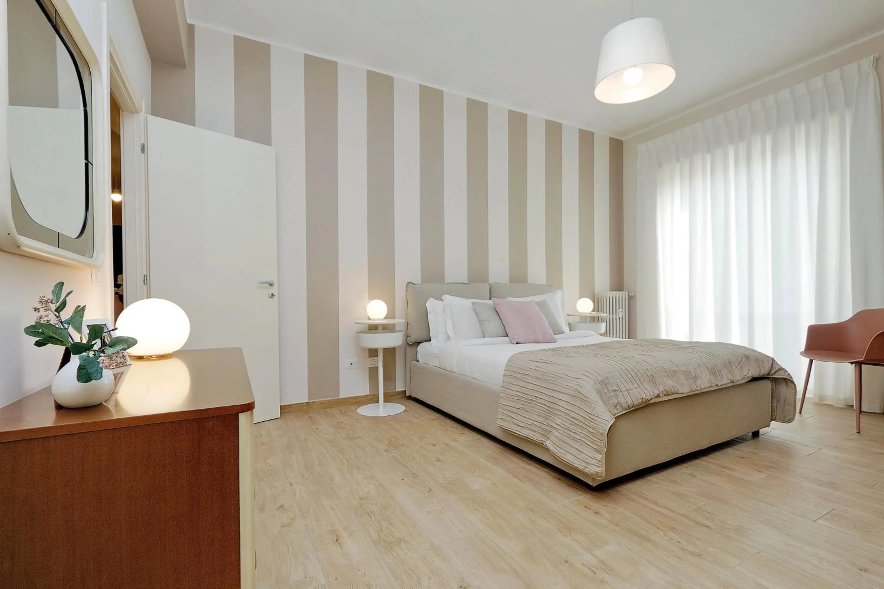 Elegant 3-Bed Apartment 10' Termini Wi-Fi AC