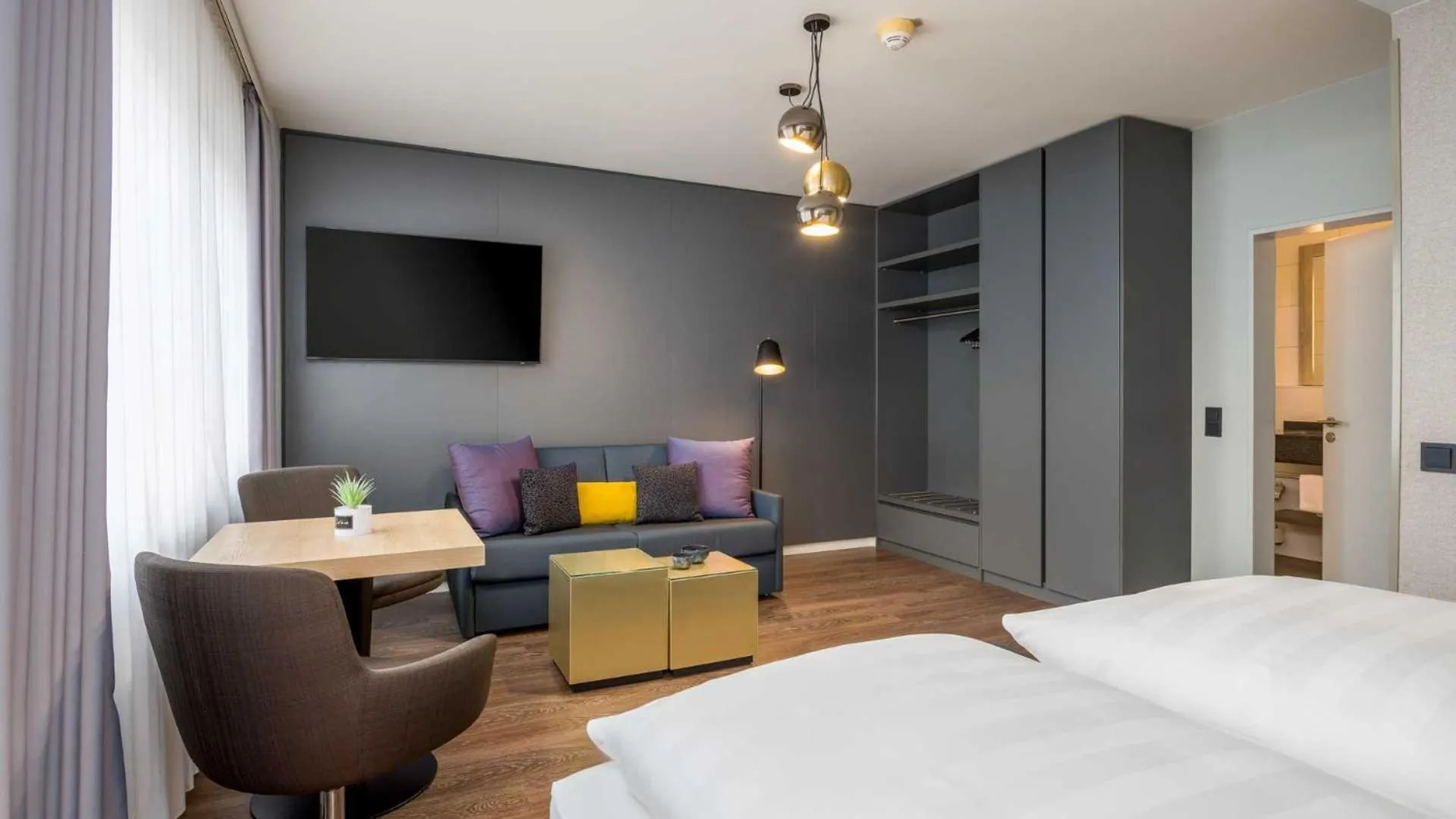 Photo of the whole room, Bed in Hotel Lyskirchen Köln