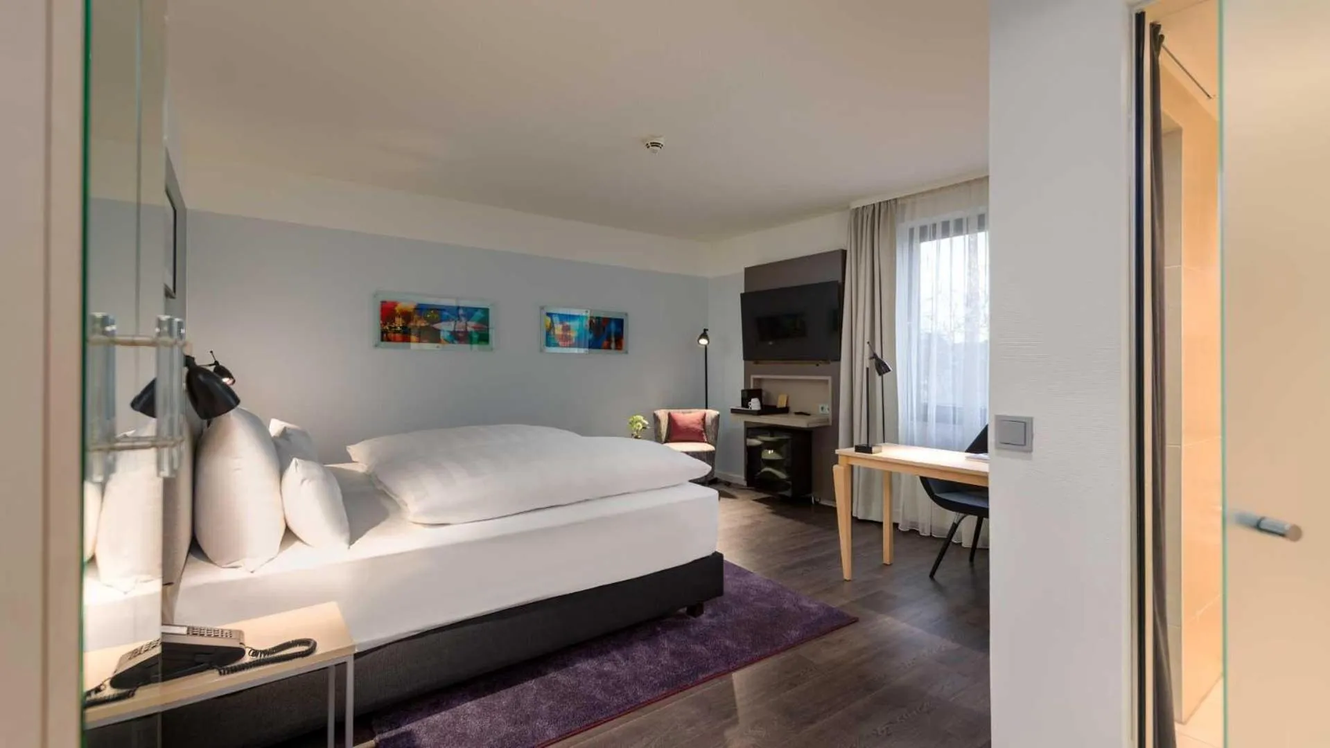 Photo of the whole room, Bed in Hotel Lyskirchen Köln