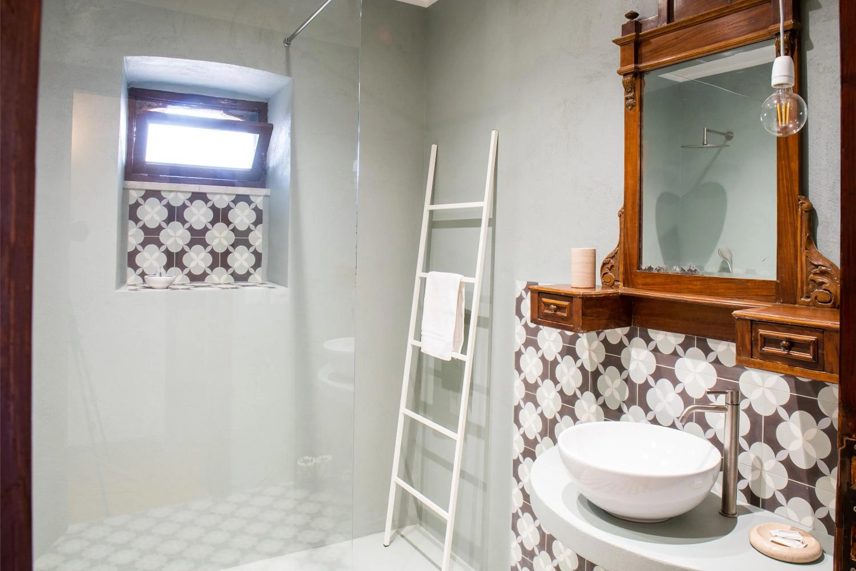 Bathroom in Florence Trevelyan Villa