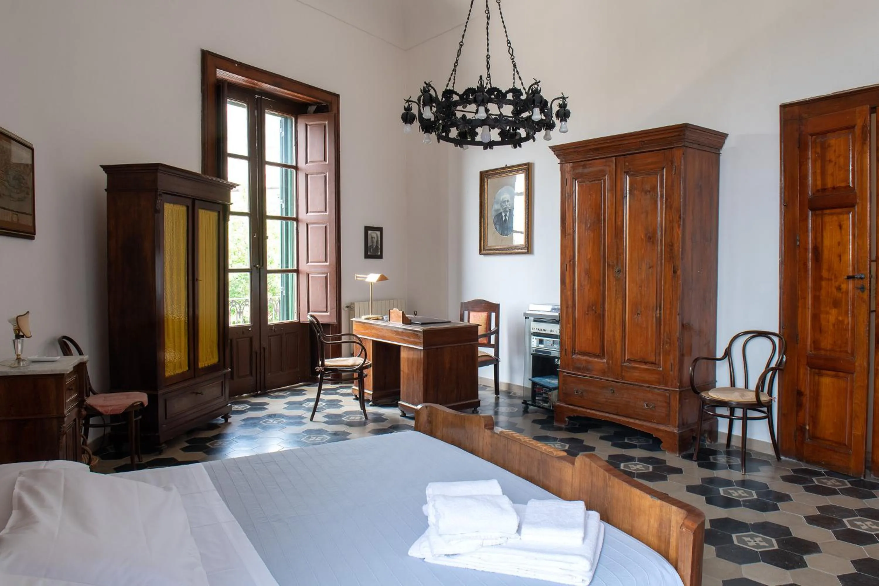 Photo of the whole room, Bed in Florence Trevelyan Villa