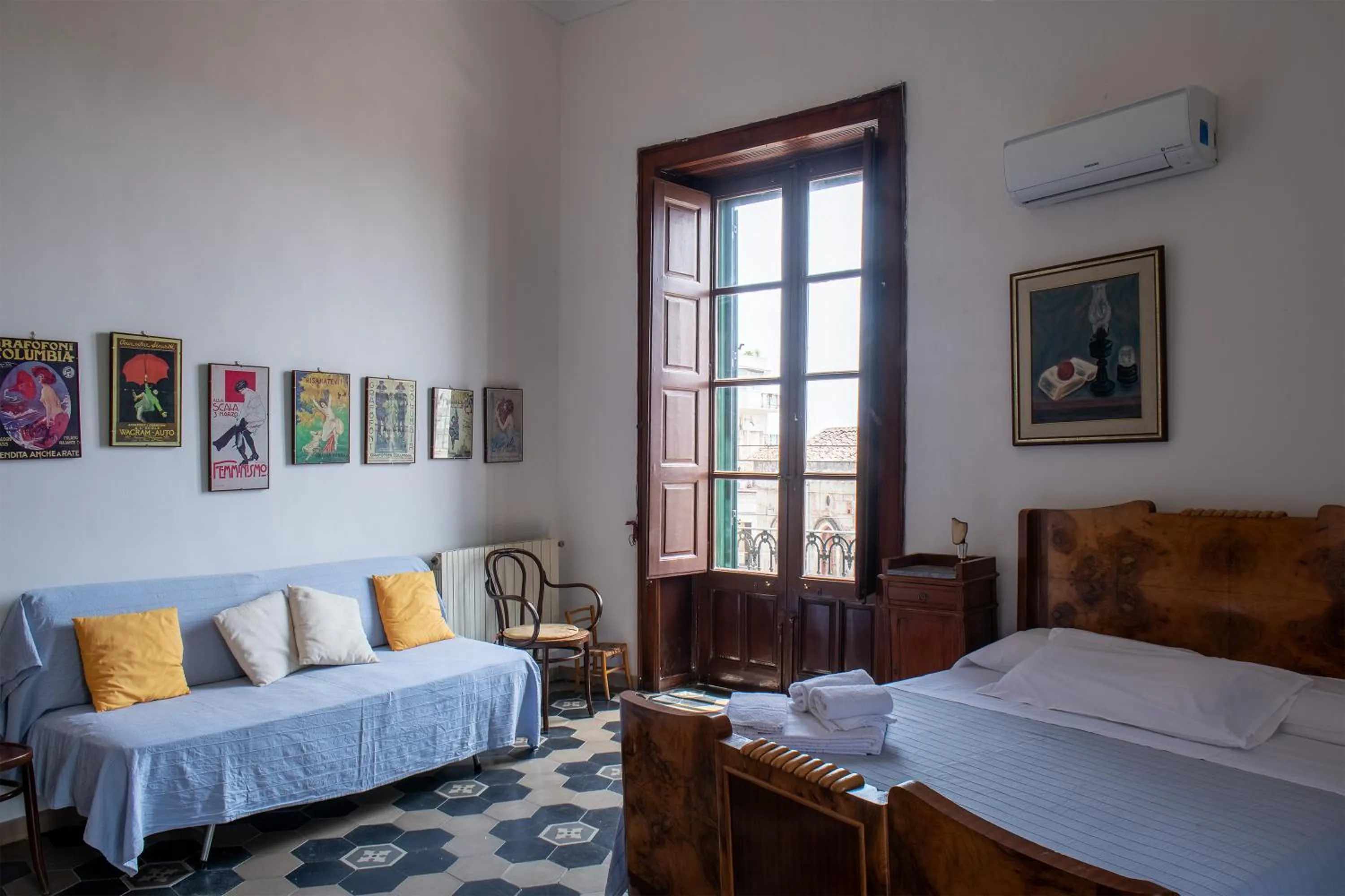 Photo of the whole room, Bed in Florence Trevelyan Villa