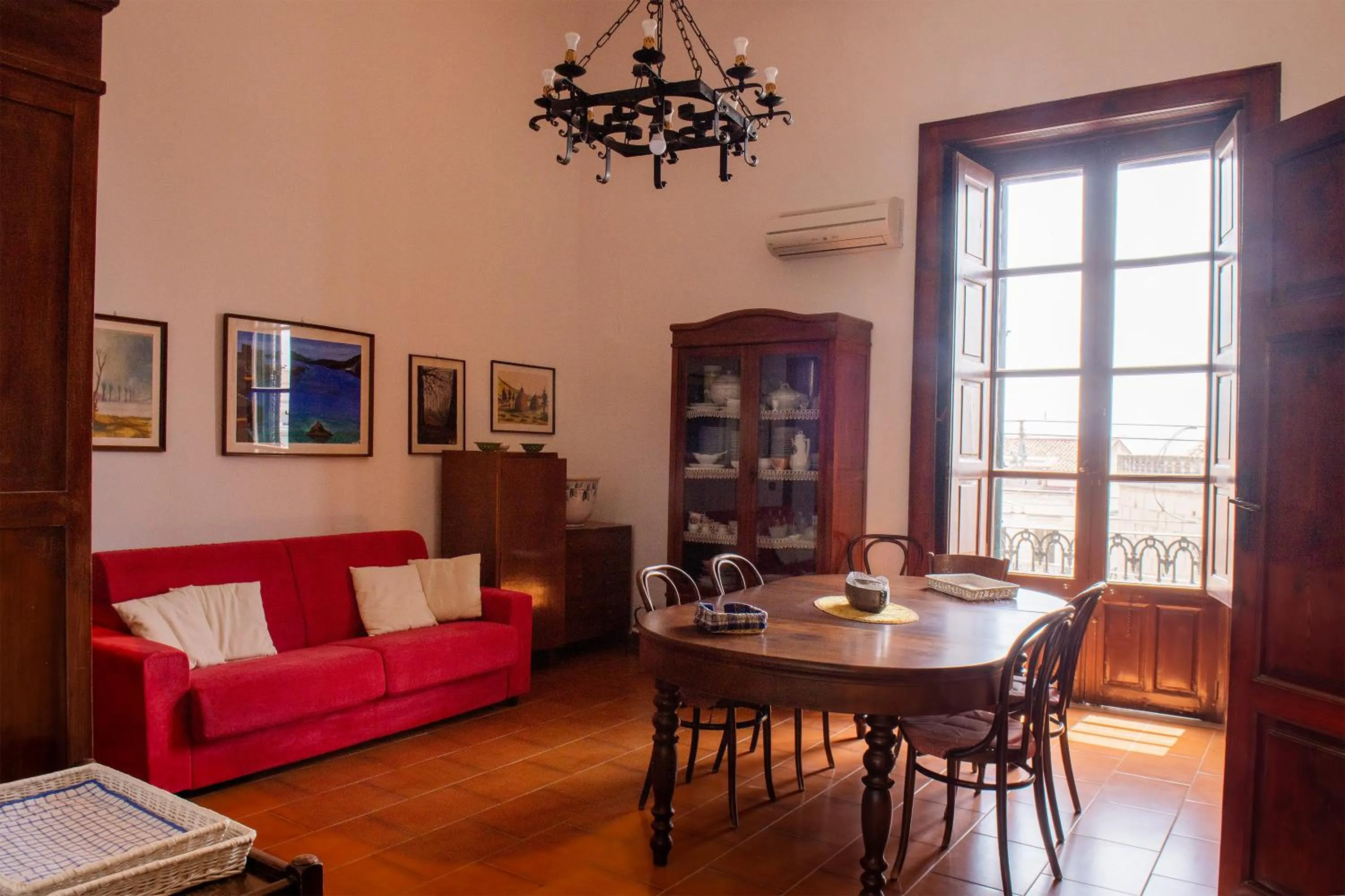 Living room in Florence Trevelyan Villa