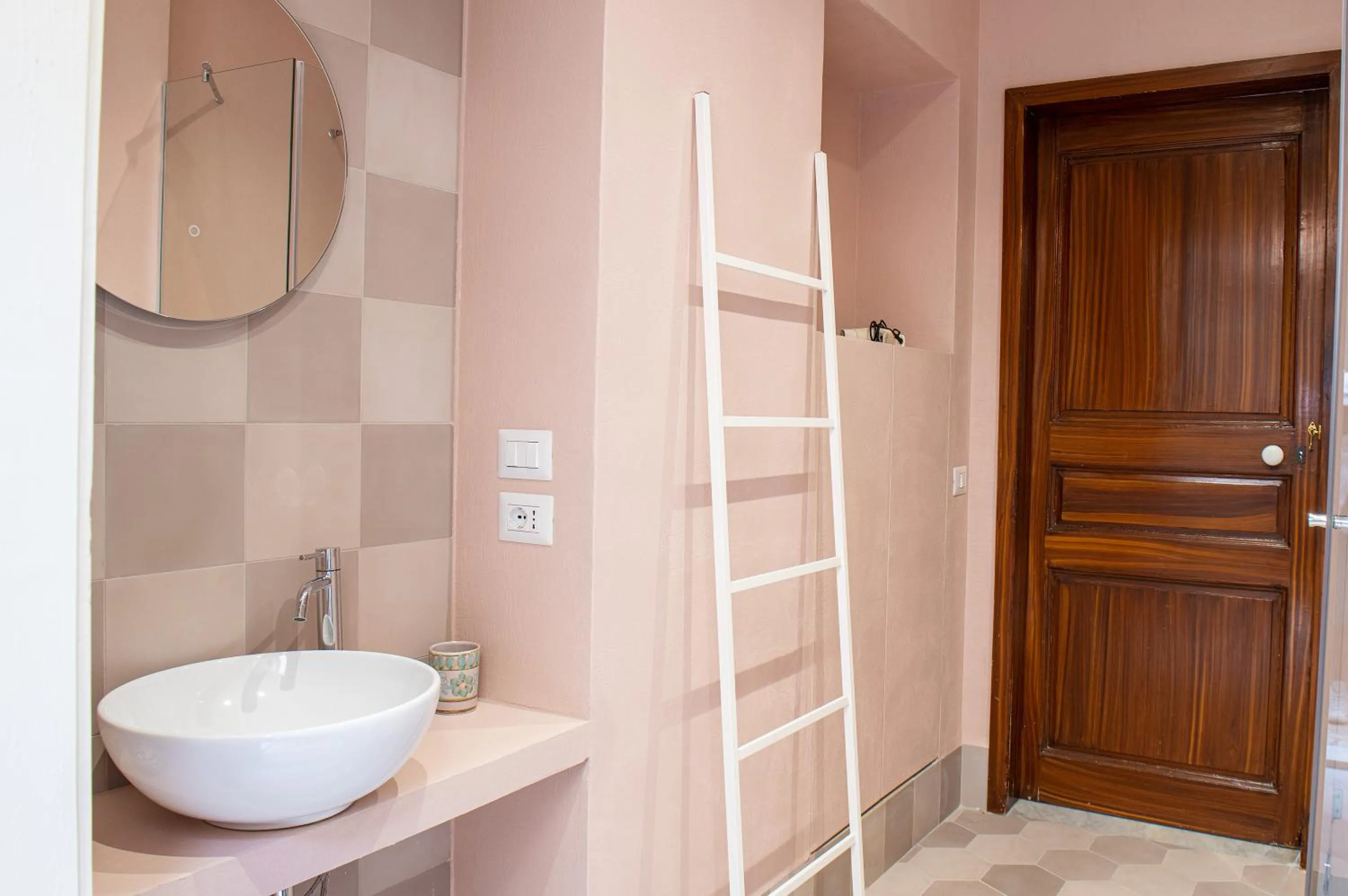 Bathroom in Florence Trevelyan Villa
