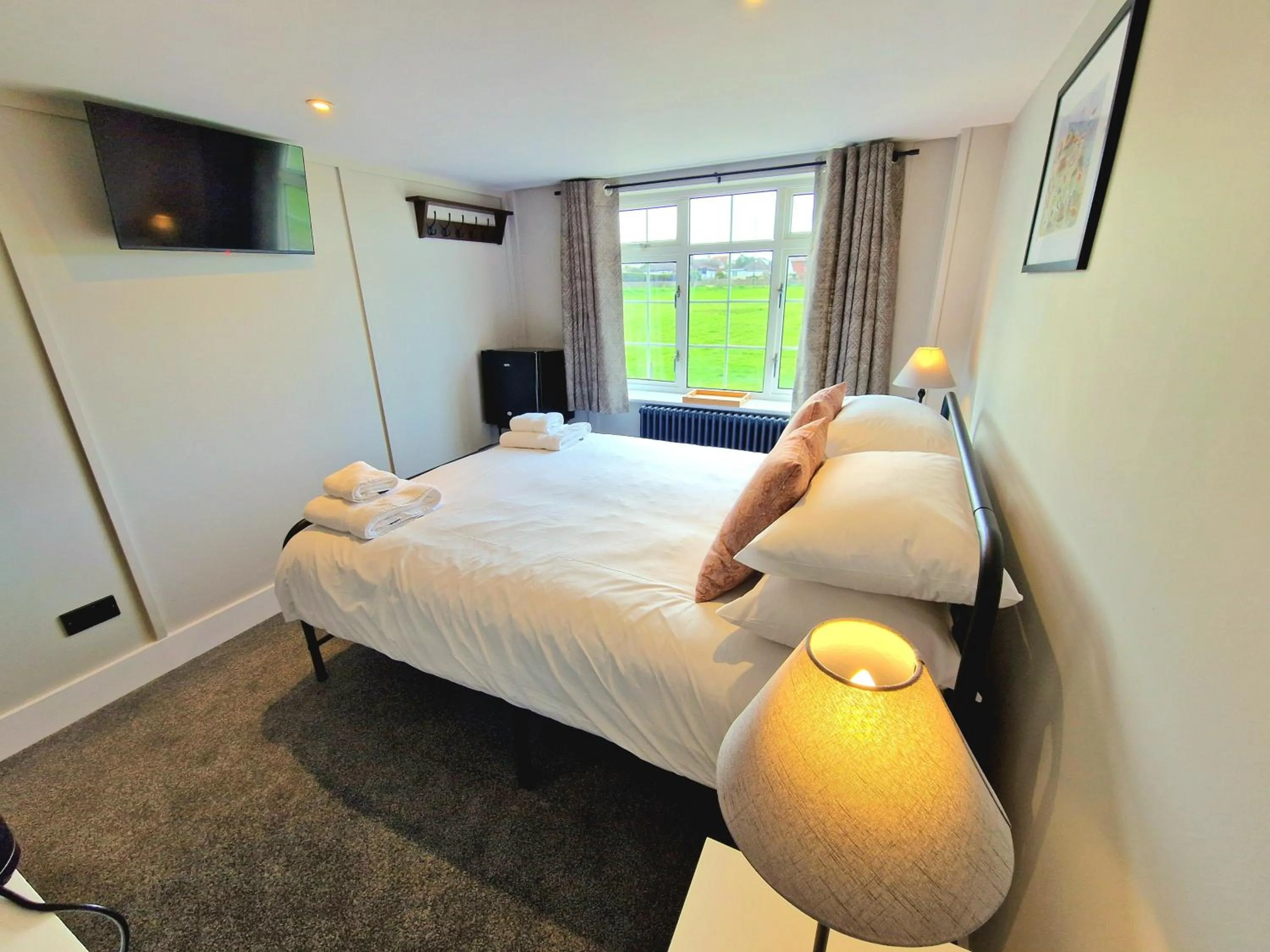 Bedroom, Bed in The Dormy House Hotel