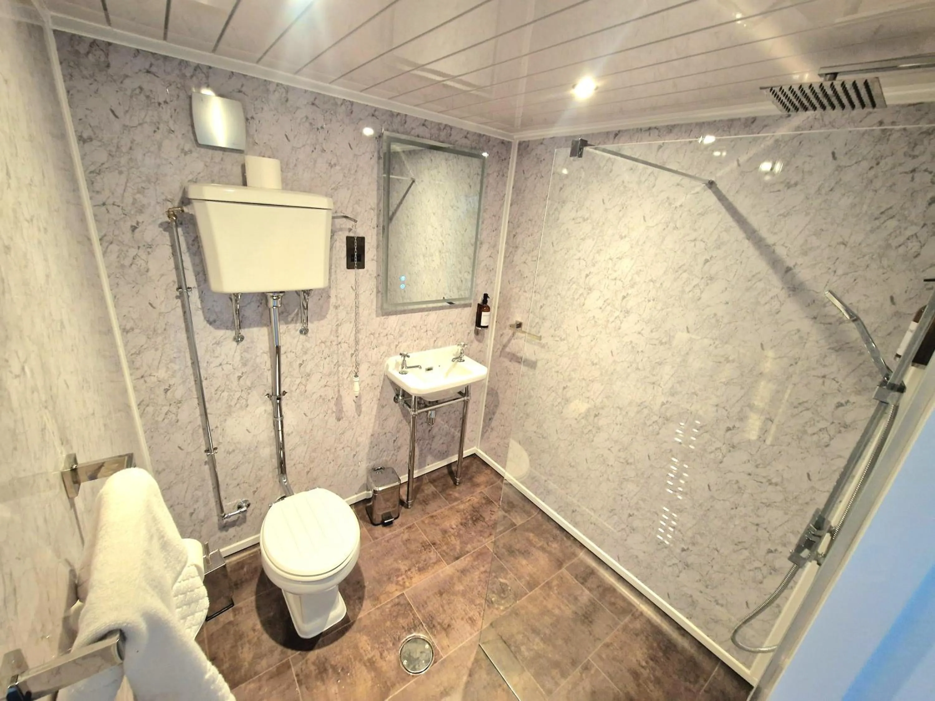 Shower in The Dormy House Hotel