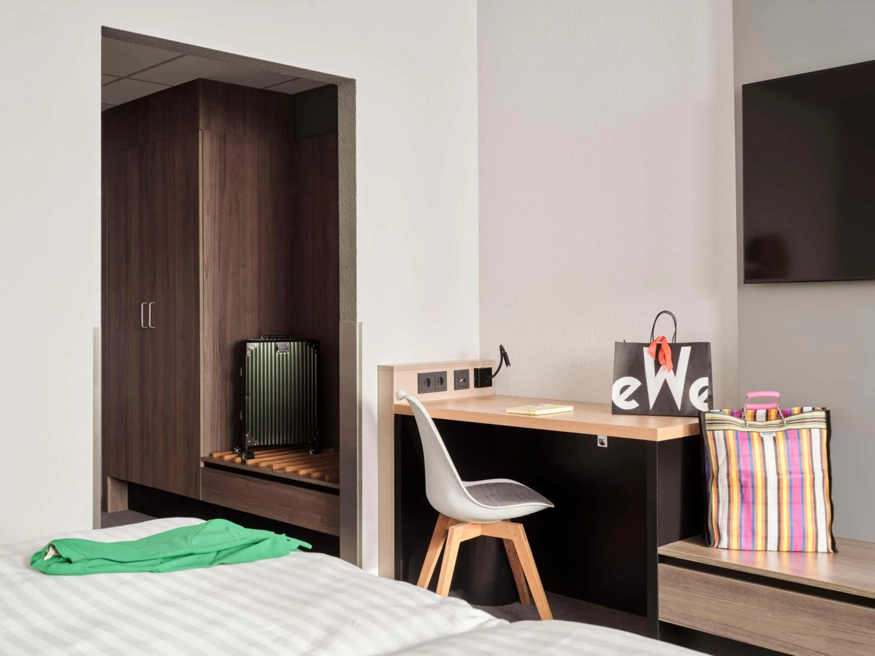 Bedroom, Bed in Flemings Hotel Wuppertal-Central