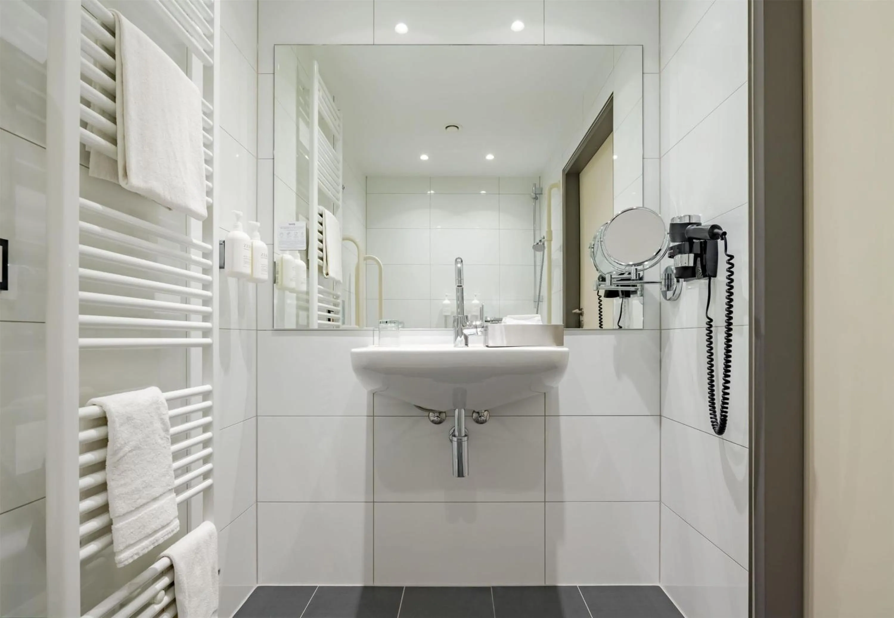 Bathroom in Spark by Hilton Wuppertal City Centre