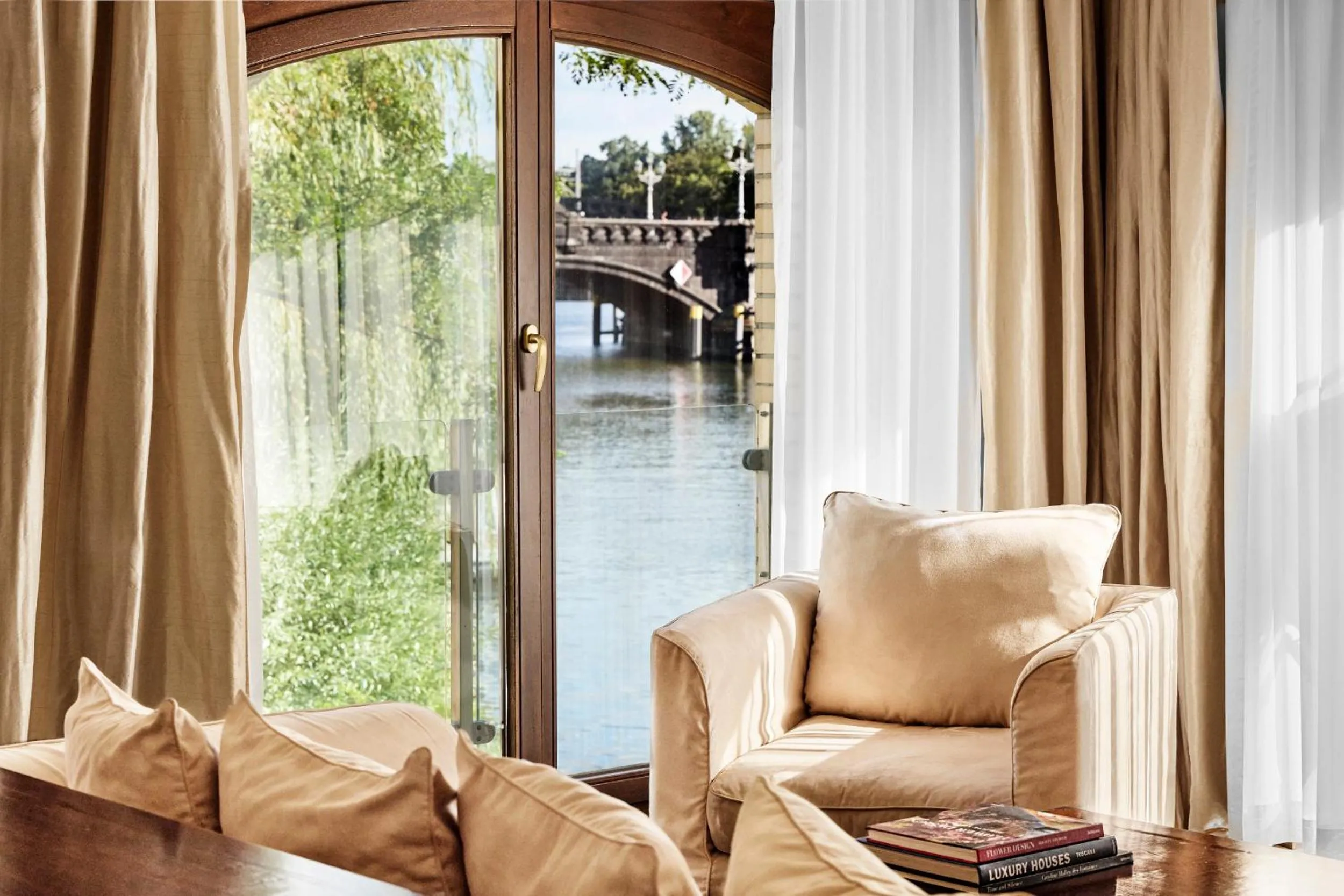 River view in AMERON Hotel Abion Spreebogen Berlin