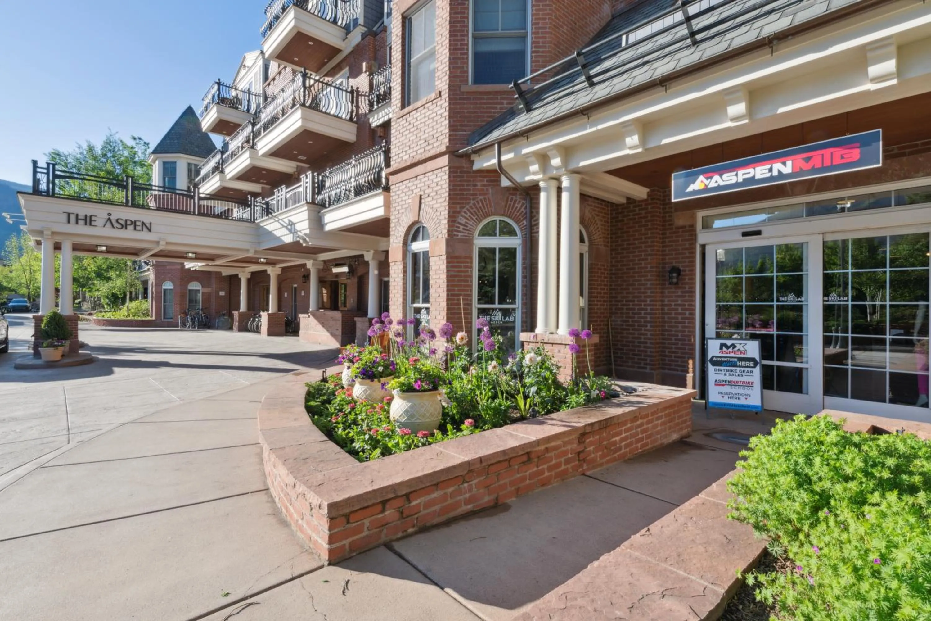 Skiing in The Aspen Mountain Residences