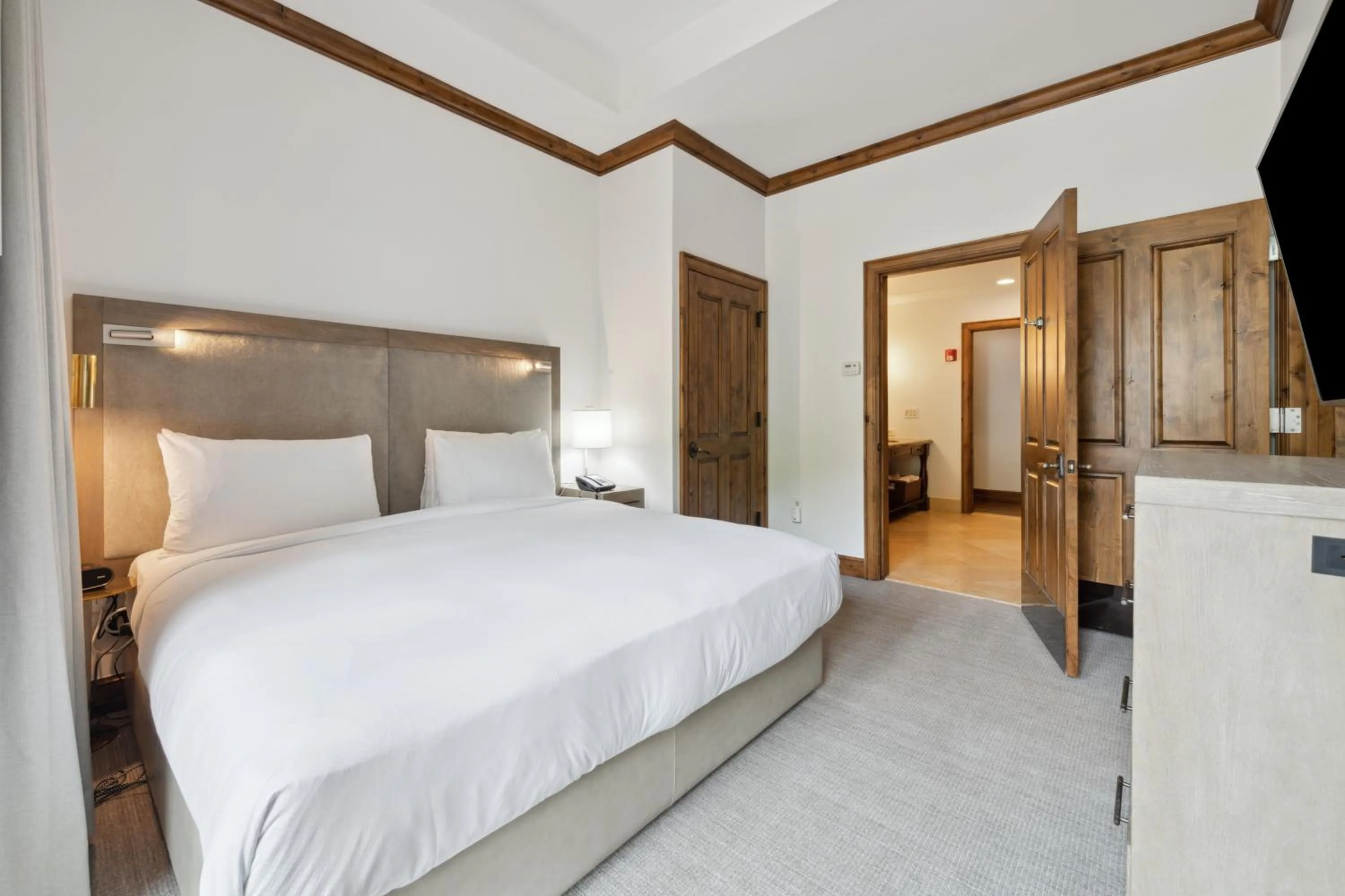 Bedroom, Bed in The Aspen Mountain Residences