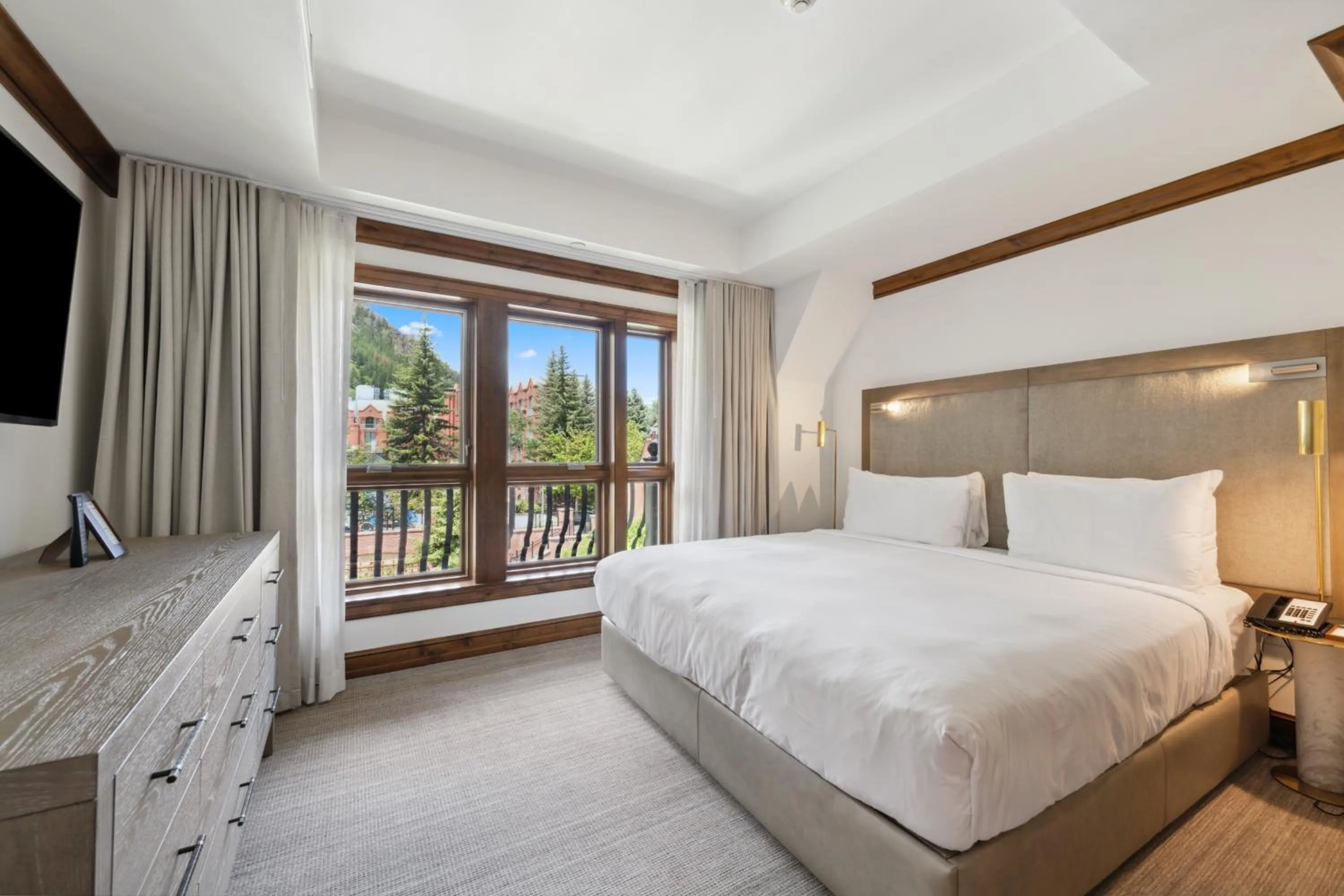 Bed in The Aspen Mountain Residences