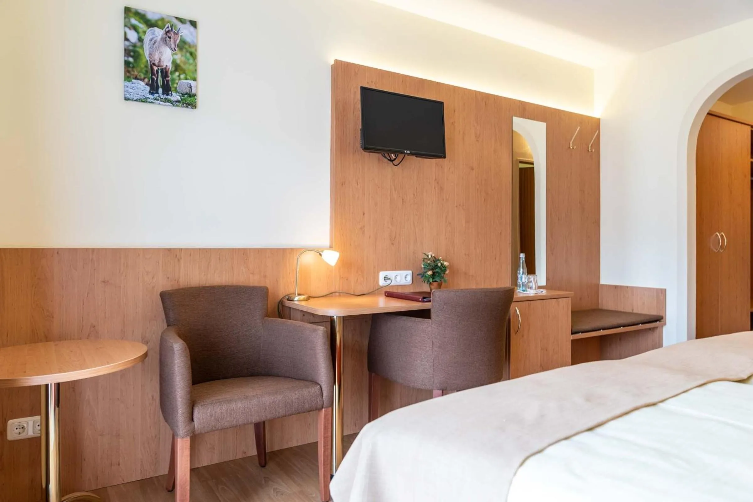 Photo of the whole room, Bed in Hotel Garni Brunnthaler